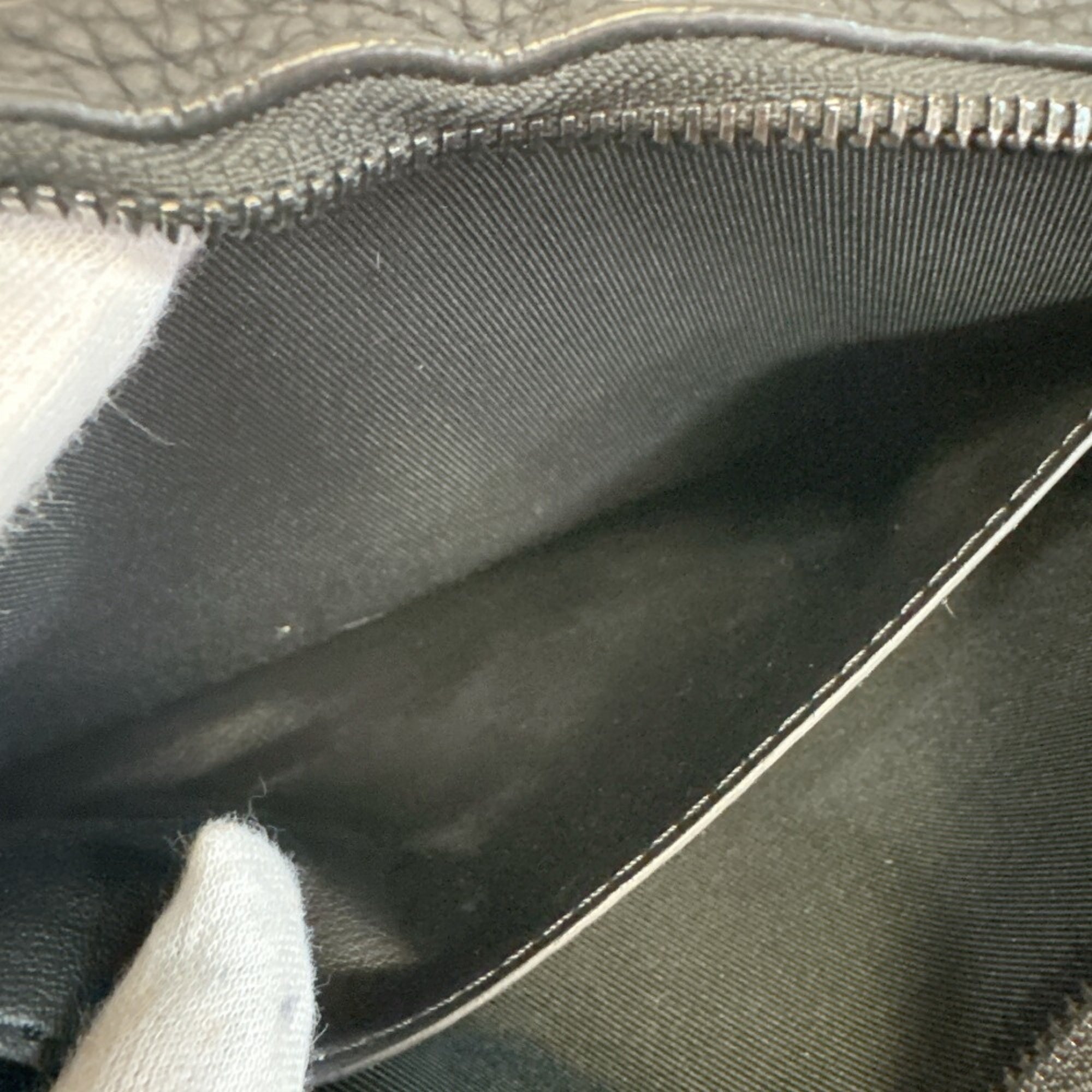 Louis Vuitton Black Leather Clutch Bag Pochette (Pre-Owned)