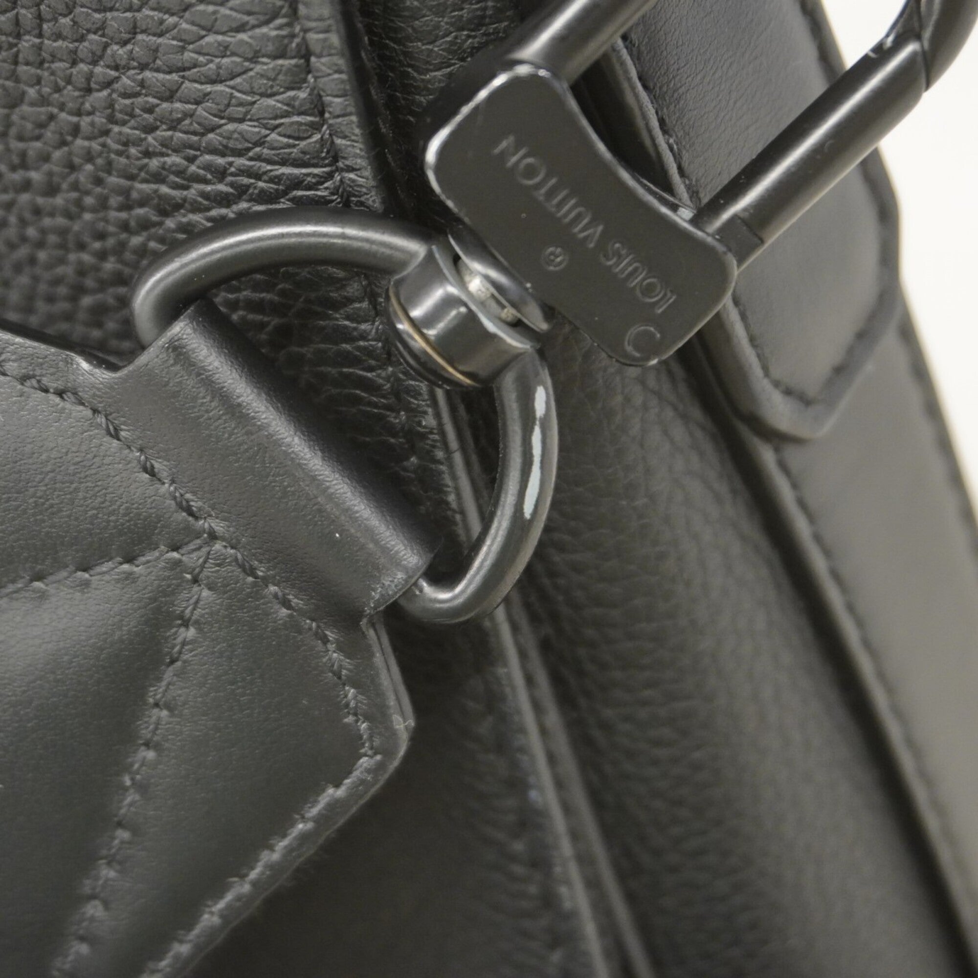 Louis Vuitton Black Shoulder Bag (Pre-Owned)