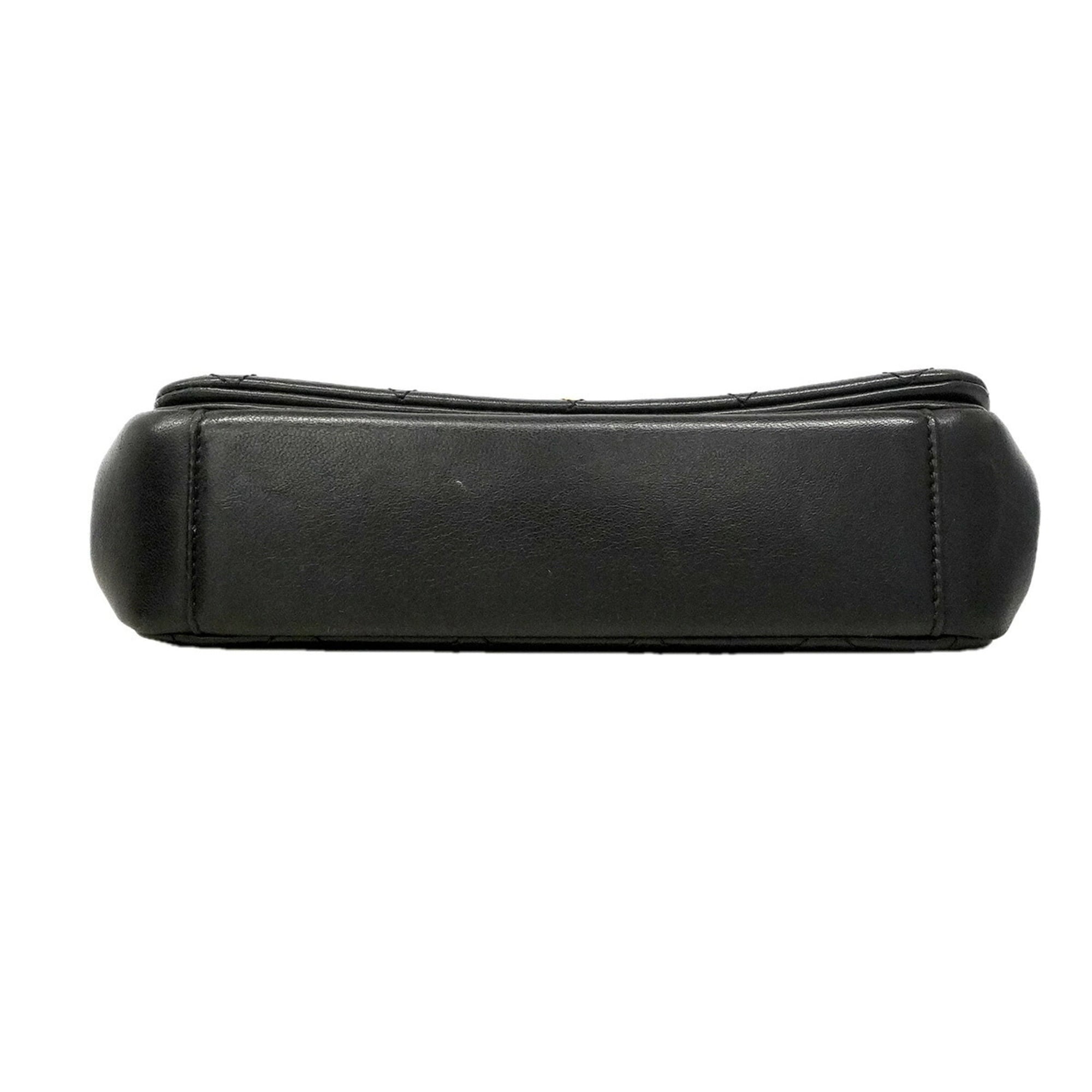 Chanel Black Leather Shoulder Bag (Pre-Owned)