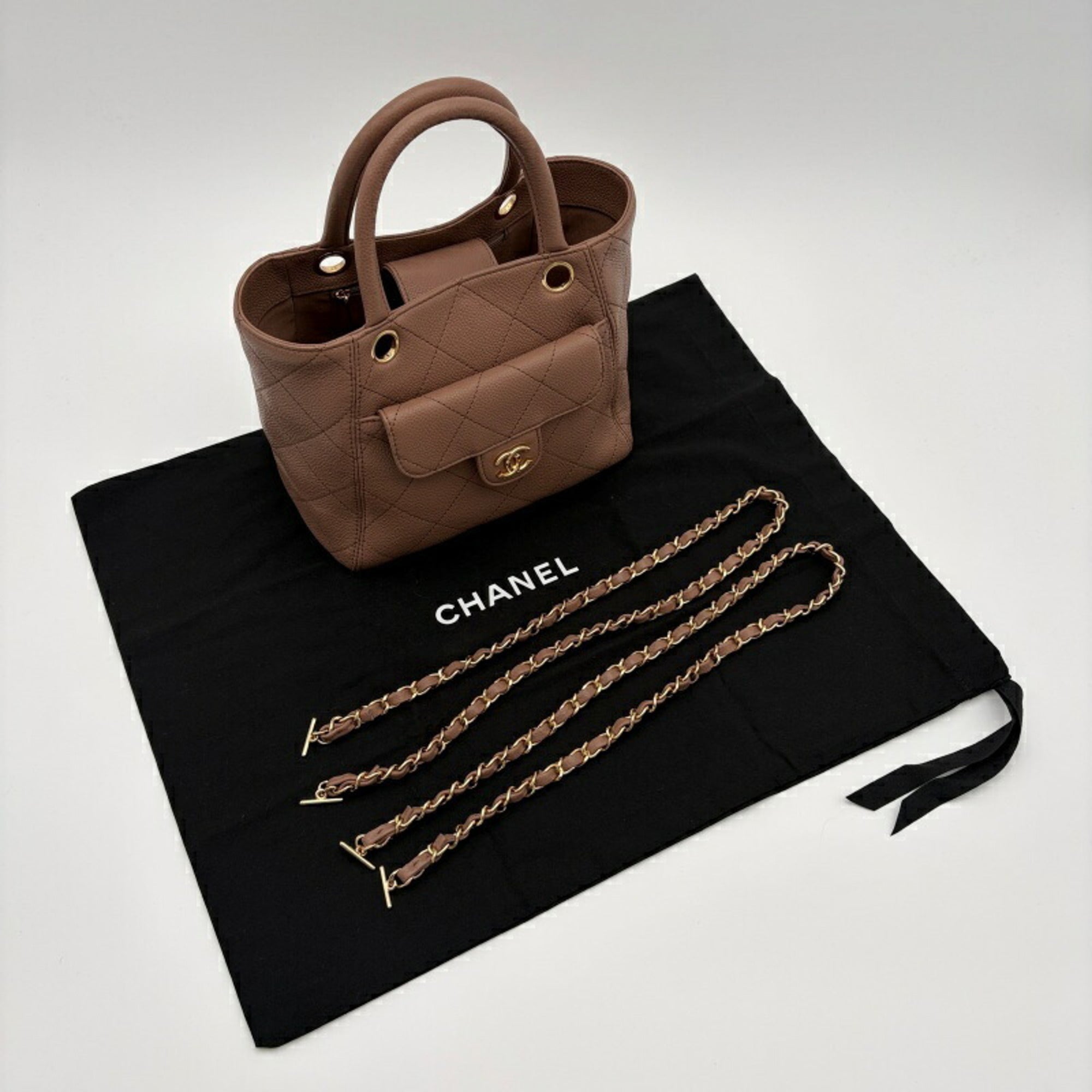 Chanel Brown Leather Shoulder Bag (Pre-Owned)