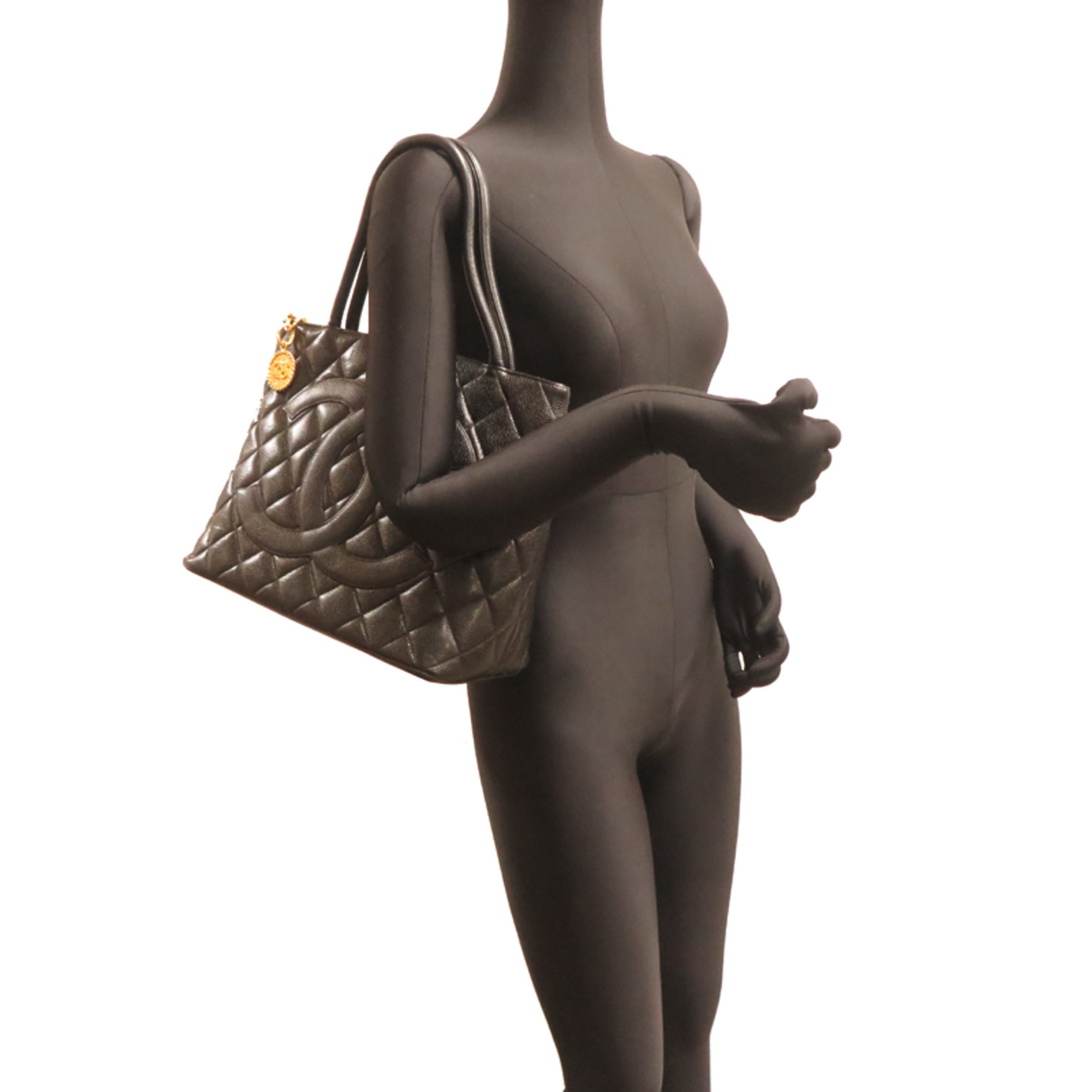 Chanel Black Grained Calfskin Handbag (Pre-Owned)