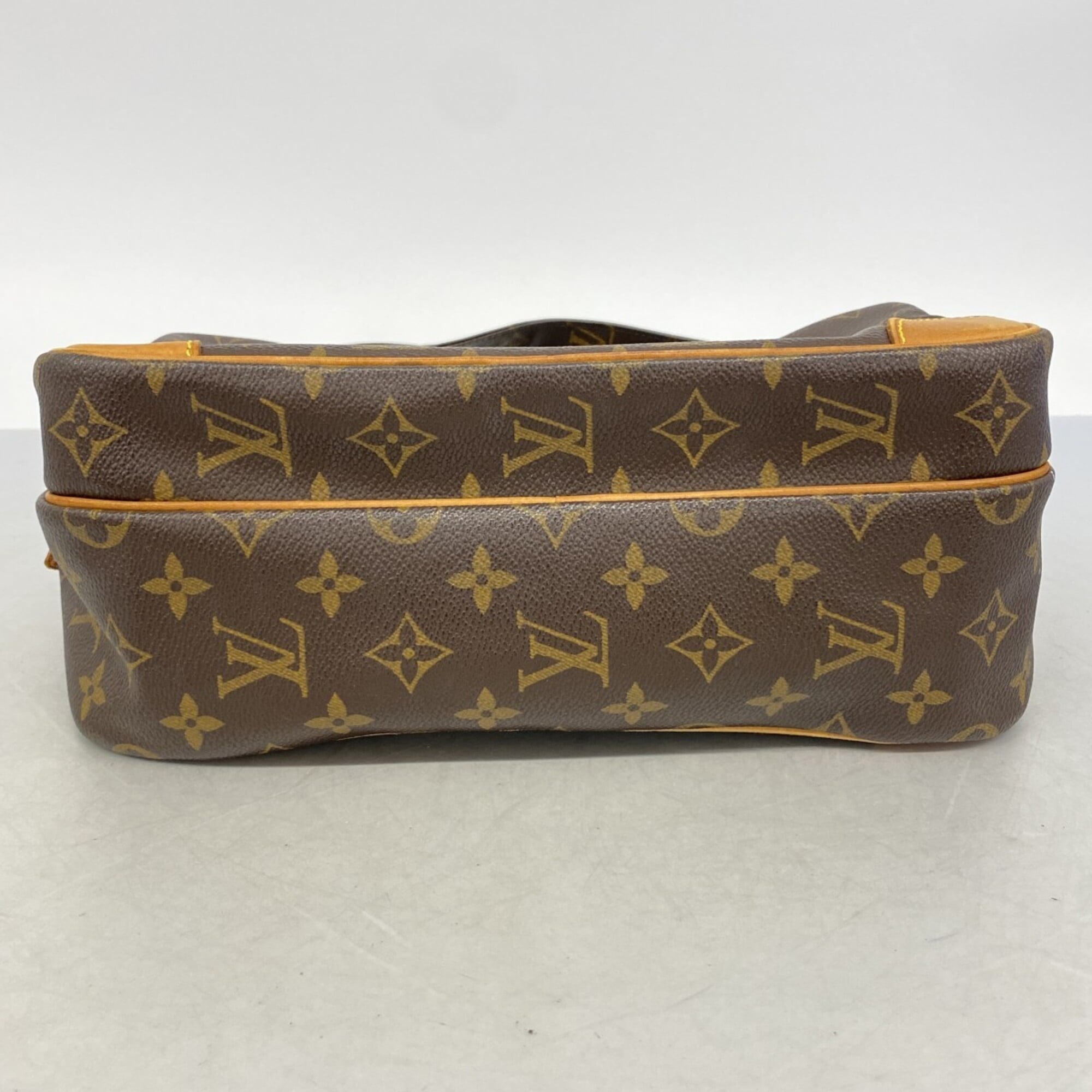 Louis Vuitton Brown Shoulder Bag (Pre-Owned)