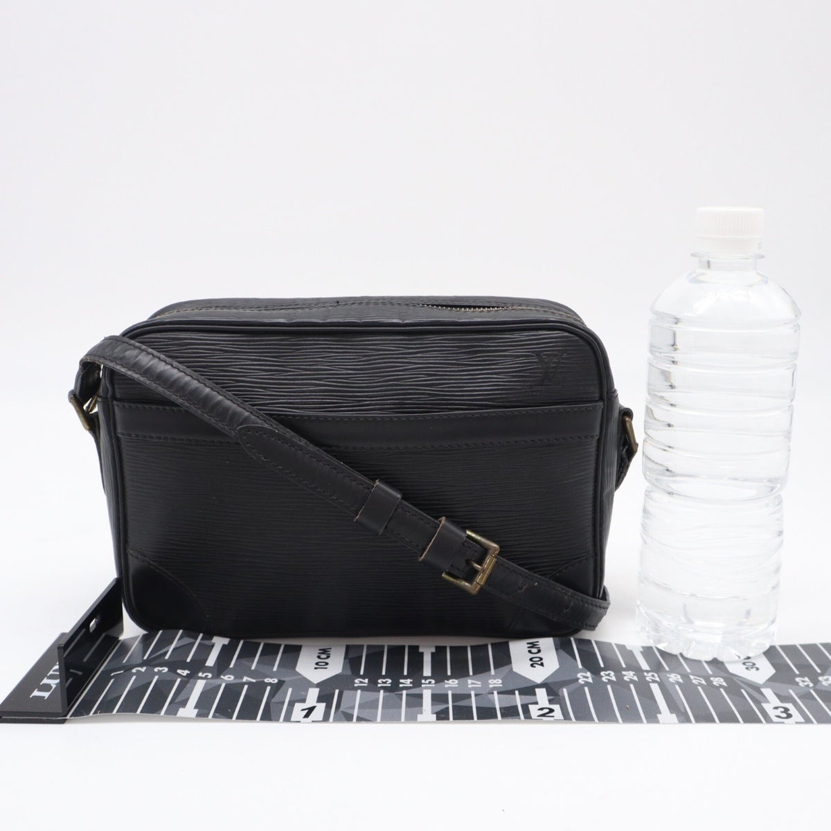 Louis Vuitton Epi Black Noir Leather Shoulder Bag (Pre-Owned)