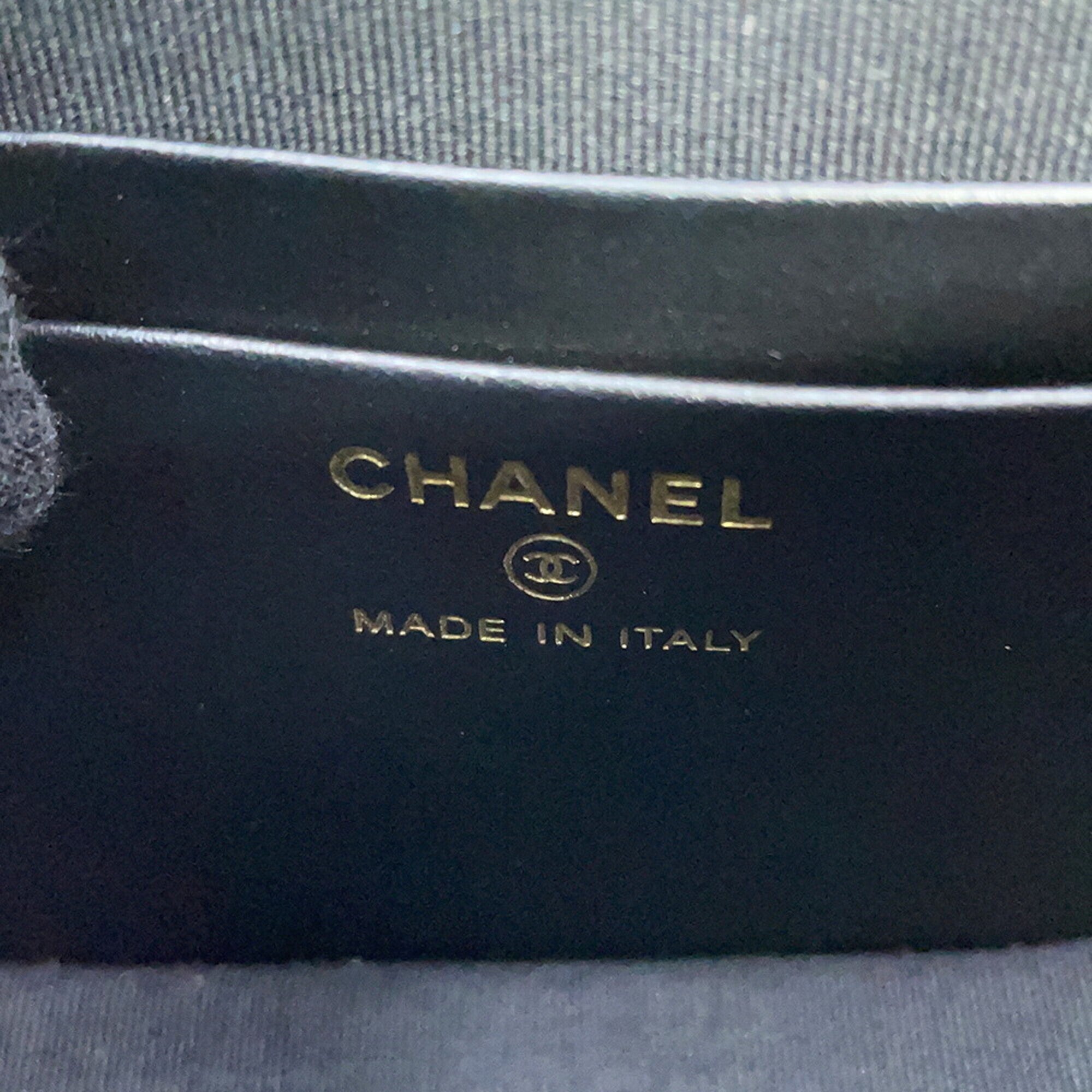 Chanel Black Leather Shoulder Bag (Pre-Owned)