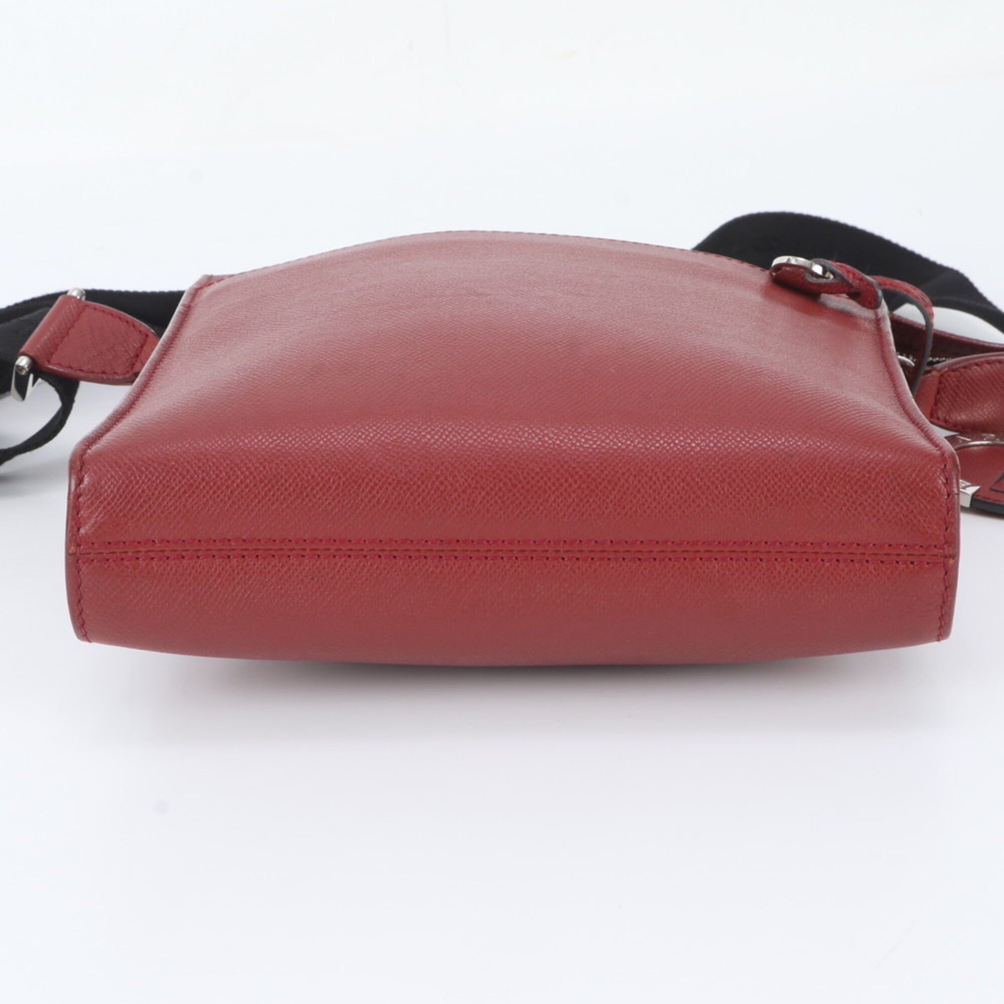 Bvlgari Red Color Leather Messenger Bag Shoulder Bag (Pre-Owned)