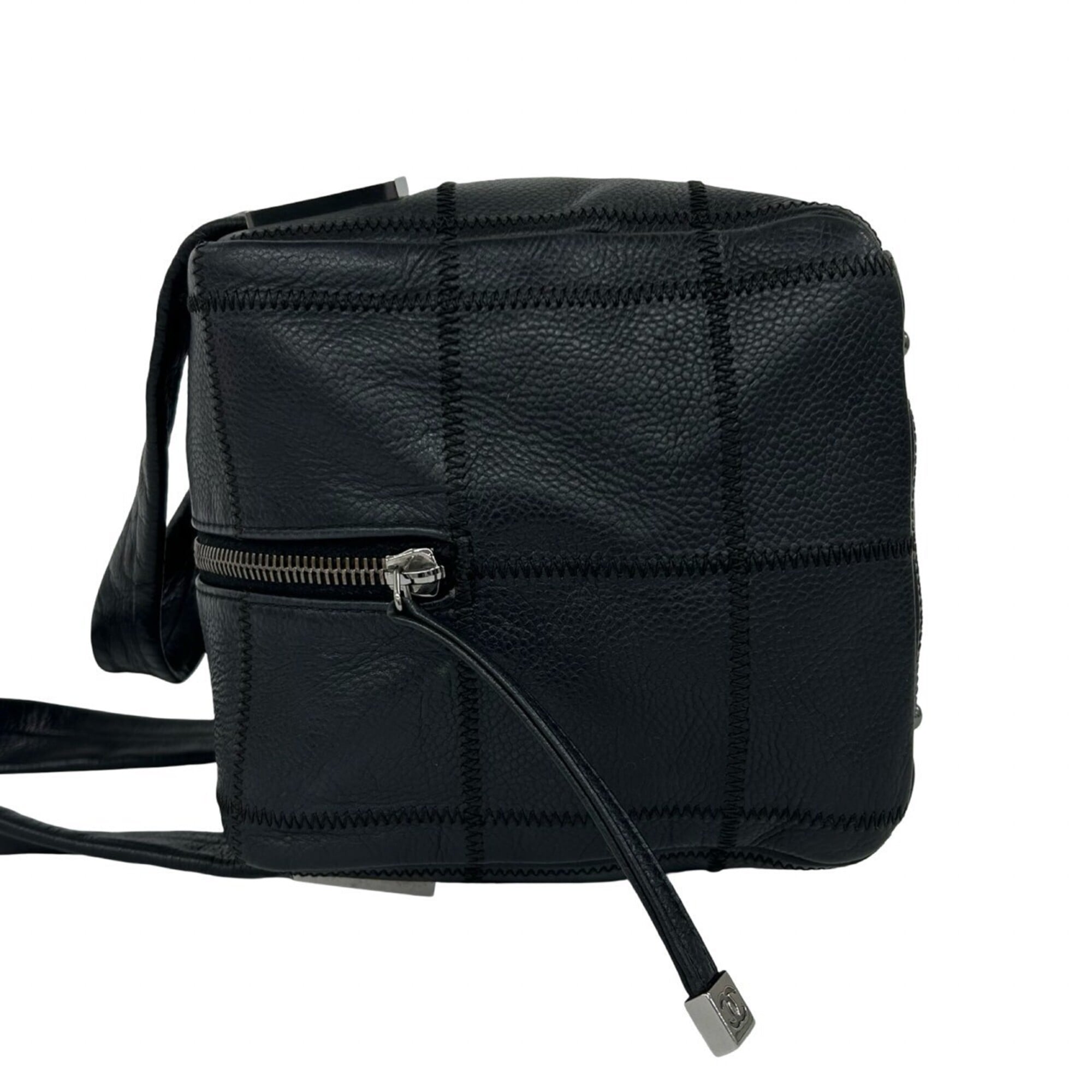 Chanel Black Grained Calfskin Handbag (Pre-Owned)