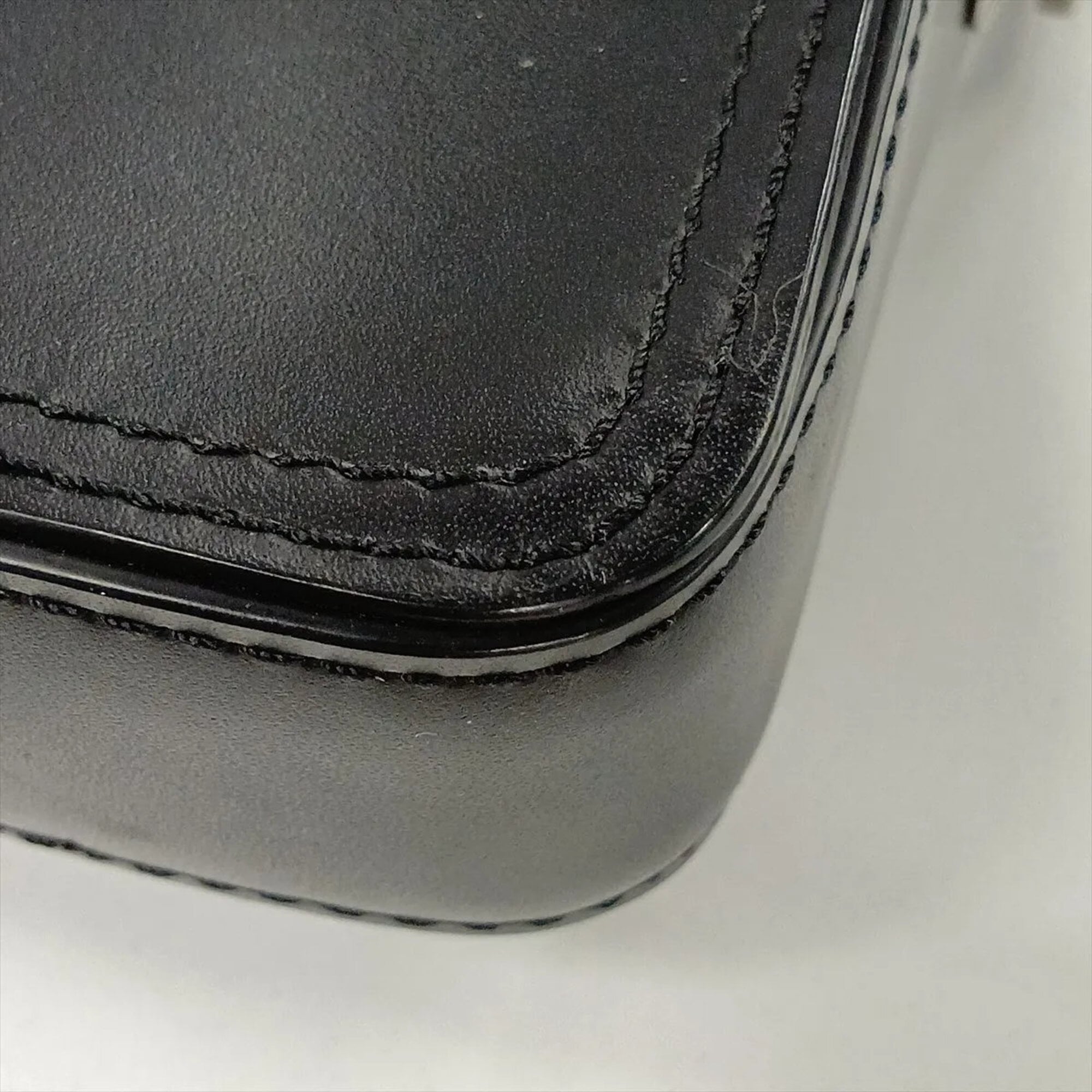 Louis Vuitton Black Leather Messenger Bag Shoulder Bag (Pre-Owned)