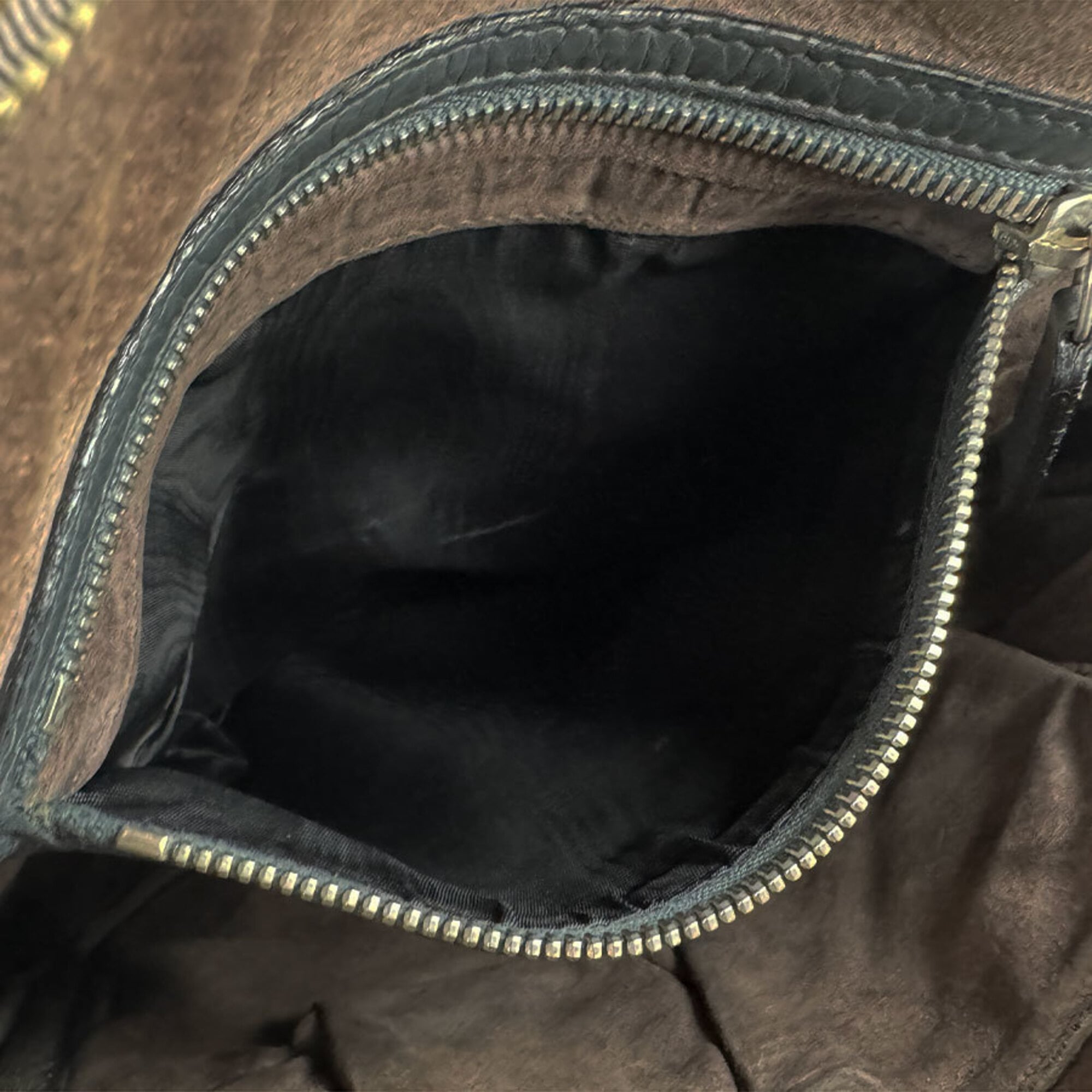 Gucci Dark Gray Leather Shoulder Bag (Pre-Owned)