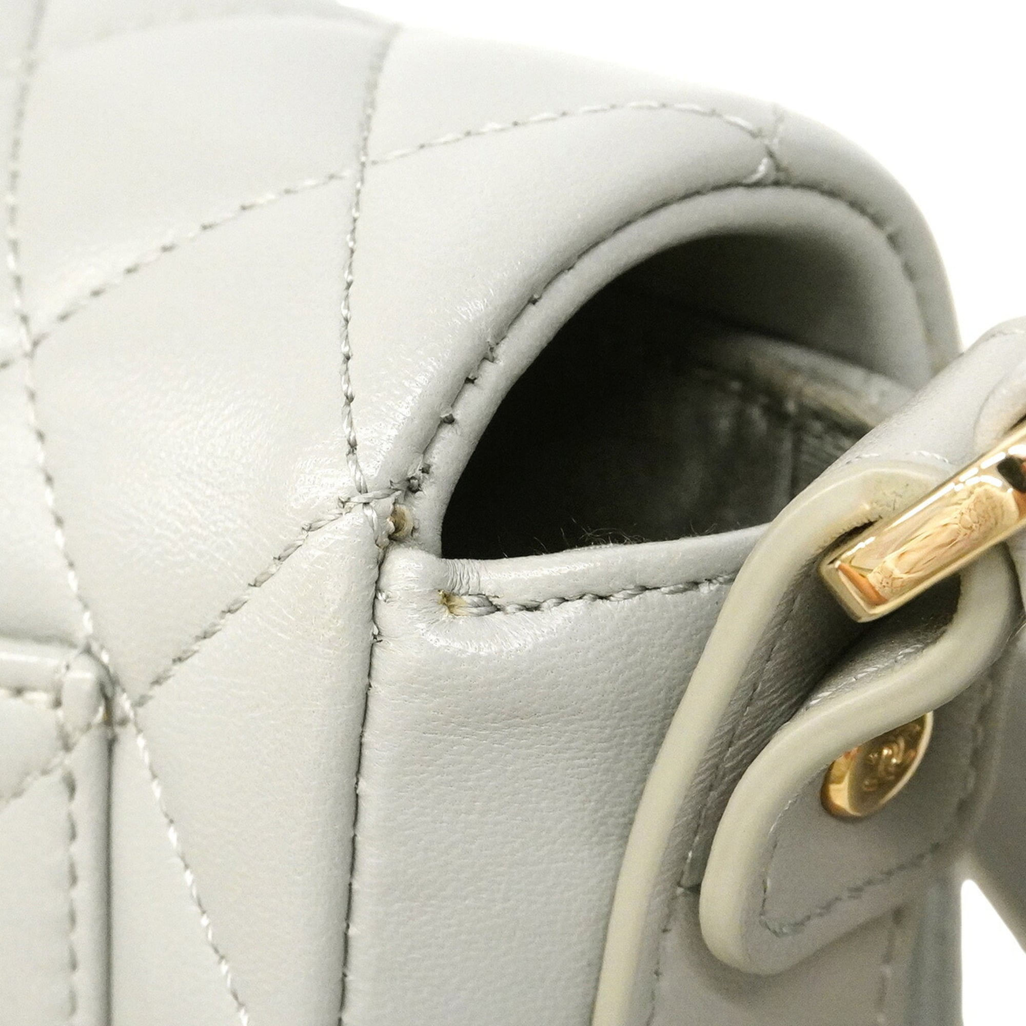 Chanel Gray Leather Shoulder Bag (Pre-Owned)