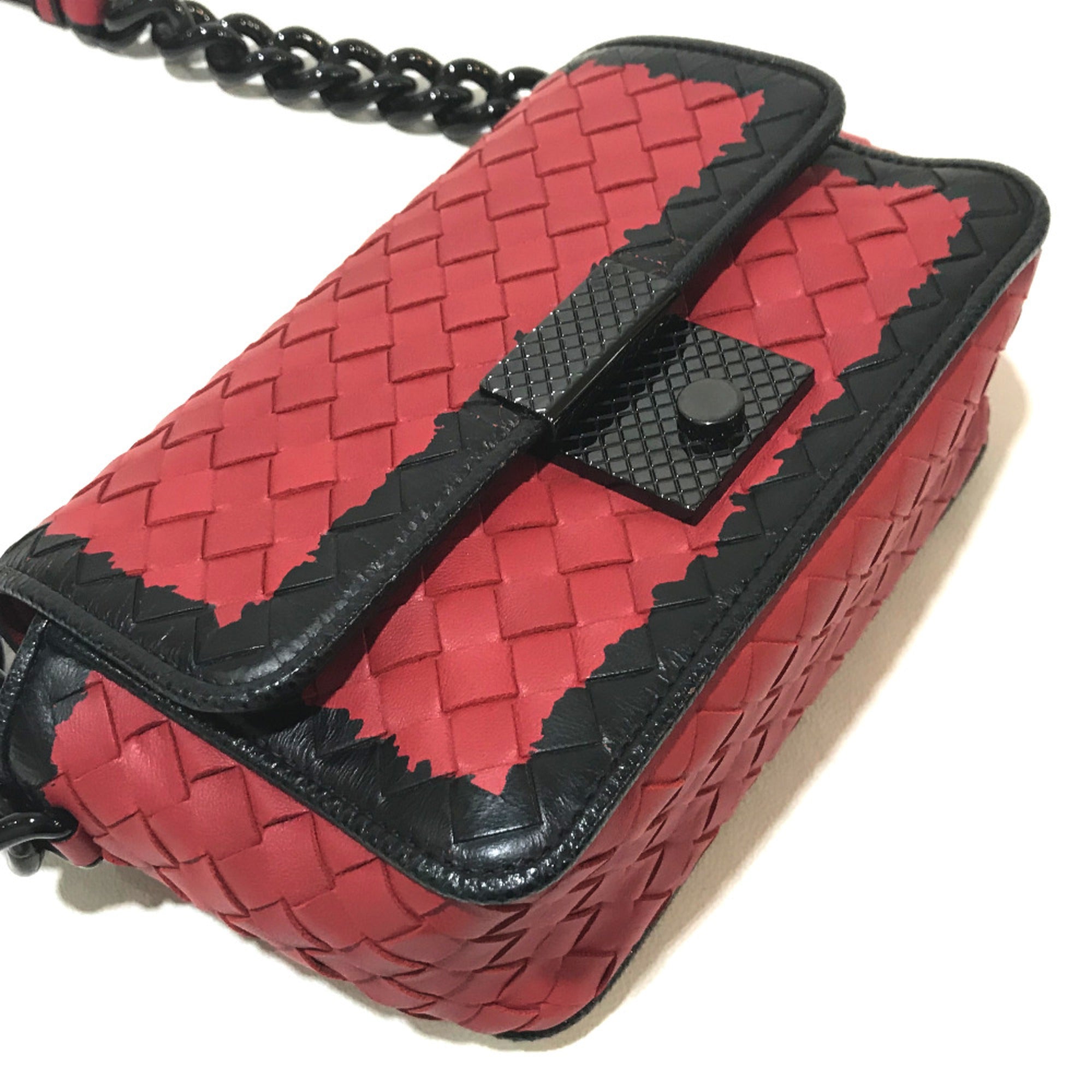 Bottega Veneta Red Leather Shoulder Bag (Pre-Owned)