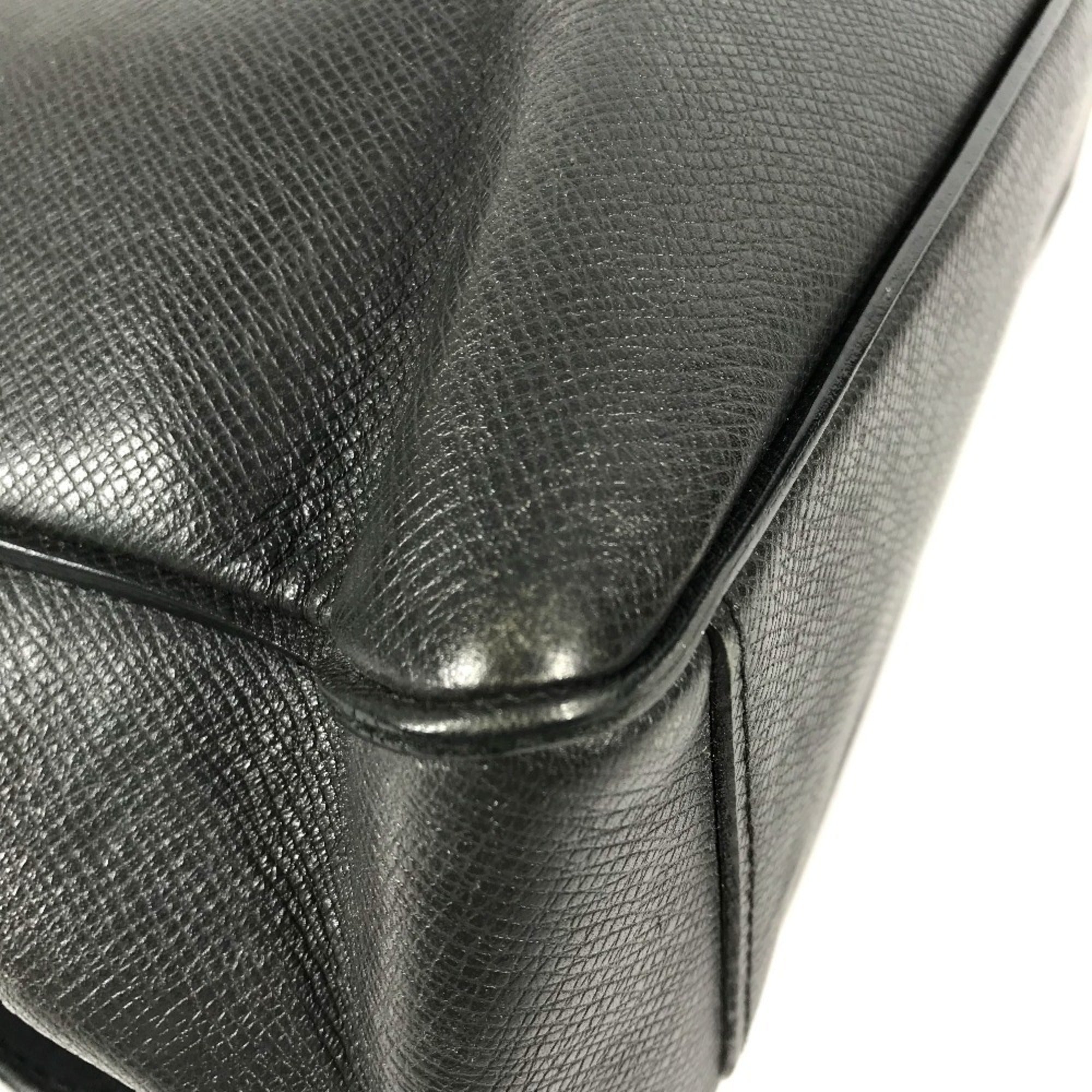 Louis Vuitton Ardoise Black Taiga Leather Leather Messenger Bag Shoulder Bag (Pre-Owned)