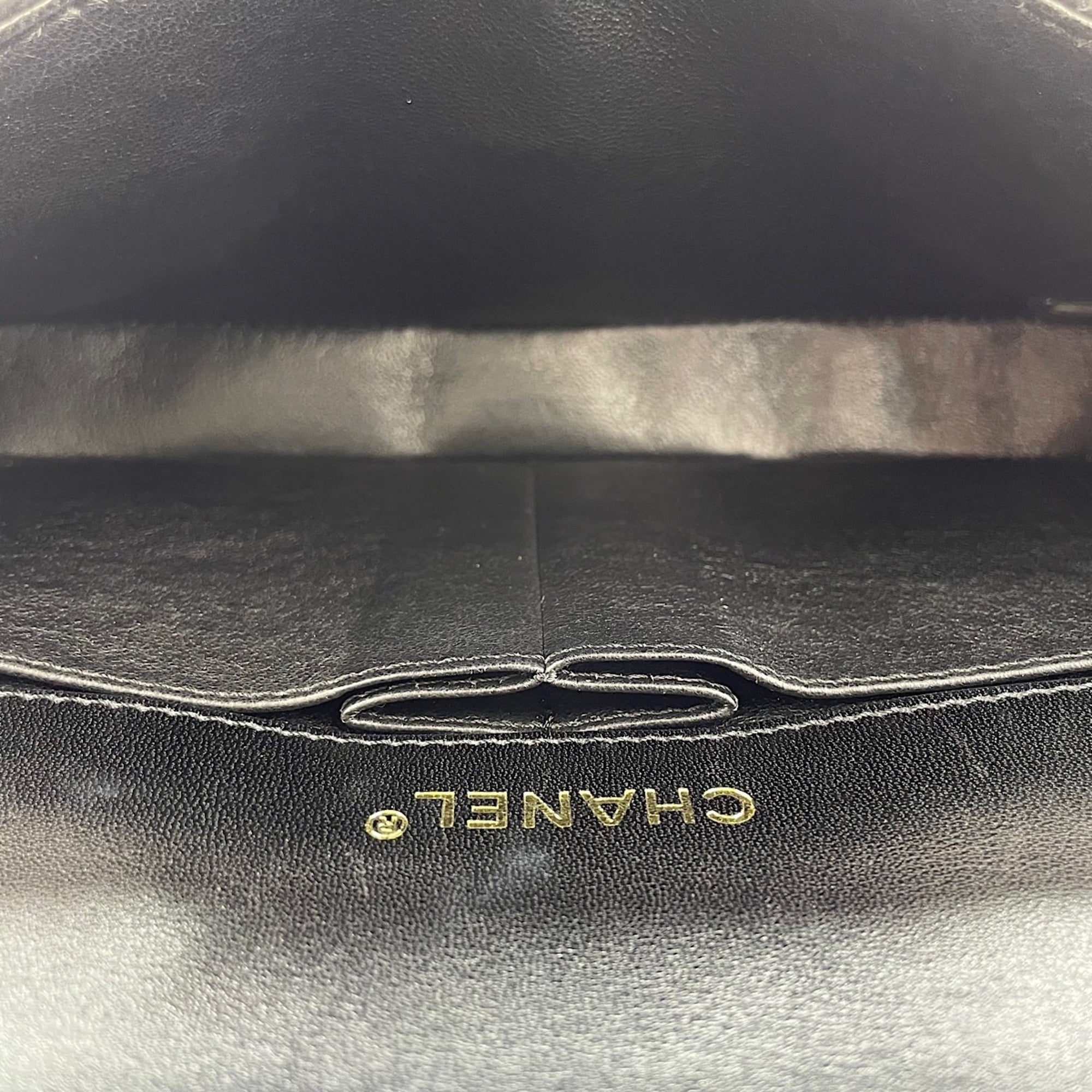 Chanel Black Shoulder Bag (Pre-Owned)