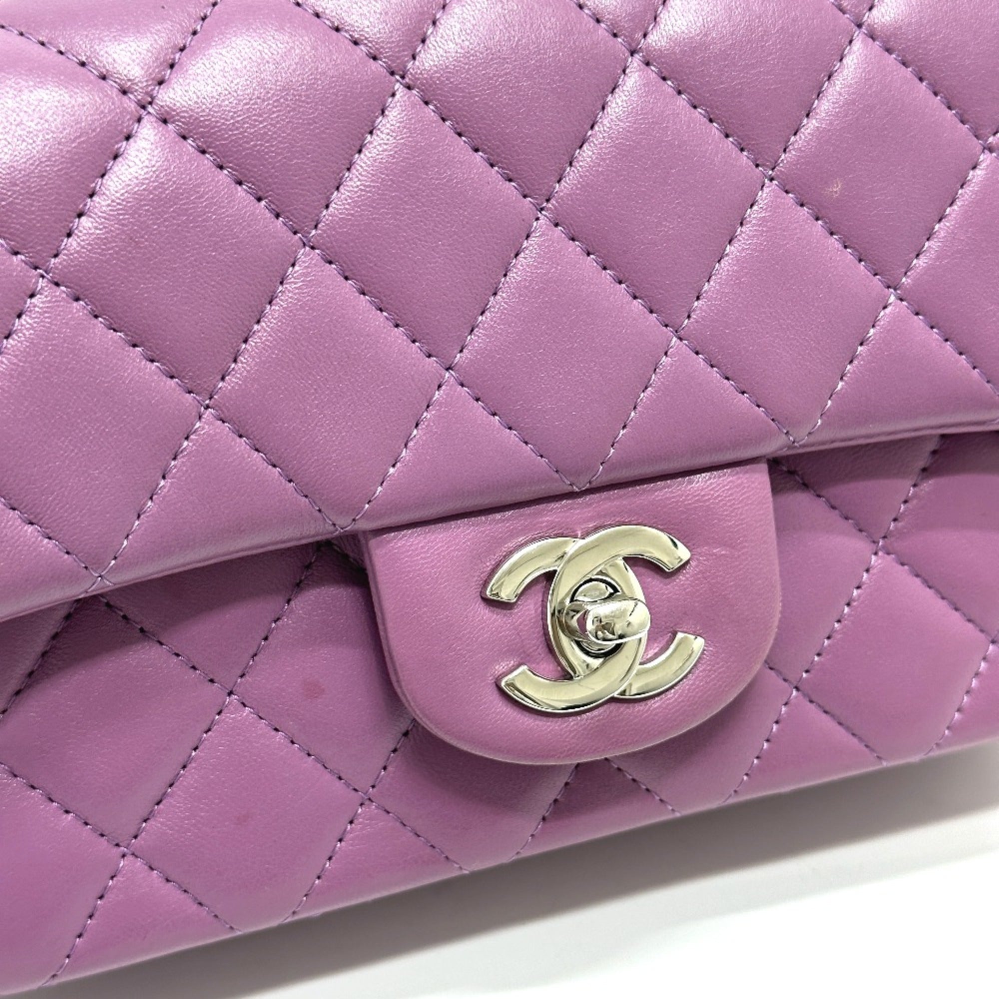 Chanel Purple Leather Shoulder Bag (Pre-Owned)