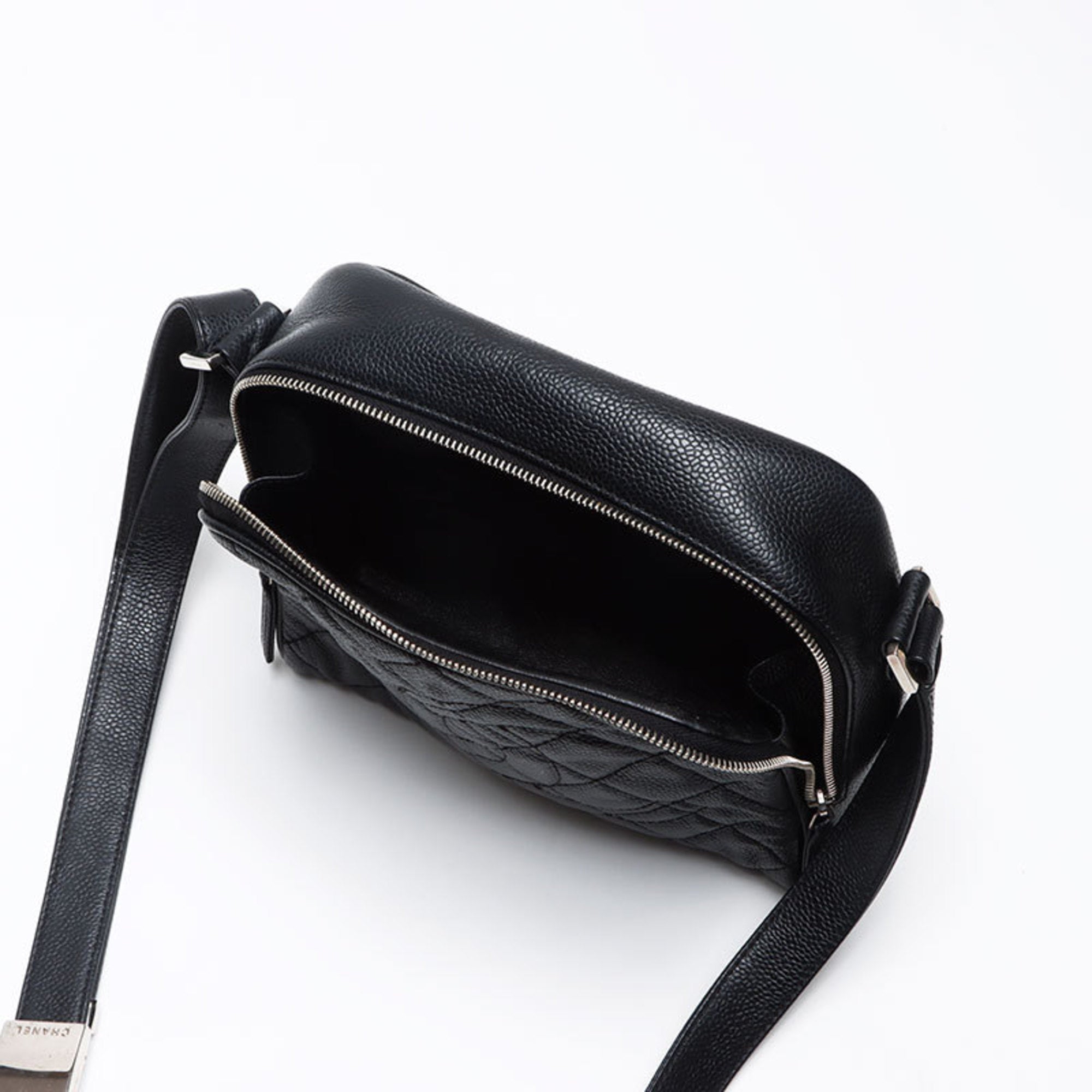 Chanel Black Shoulder Bag (Pre-Owned)