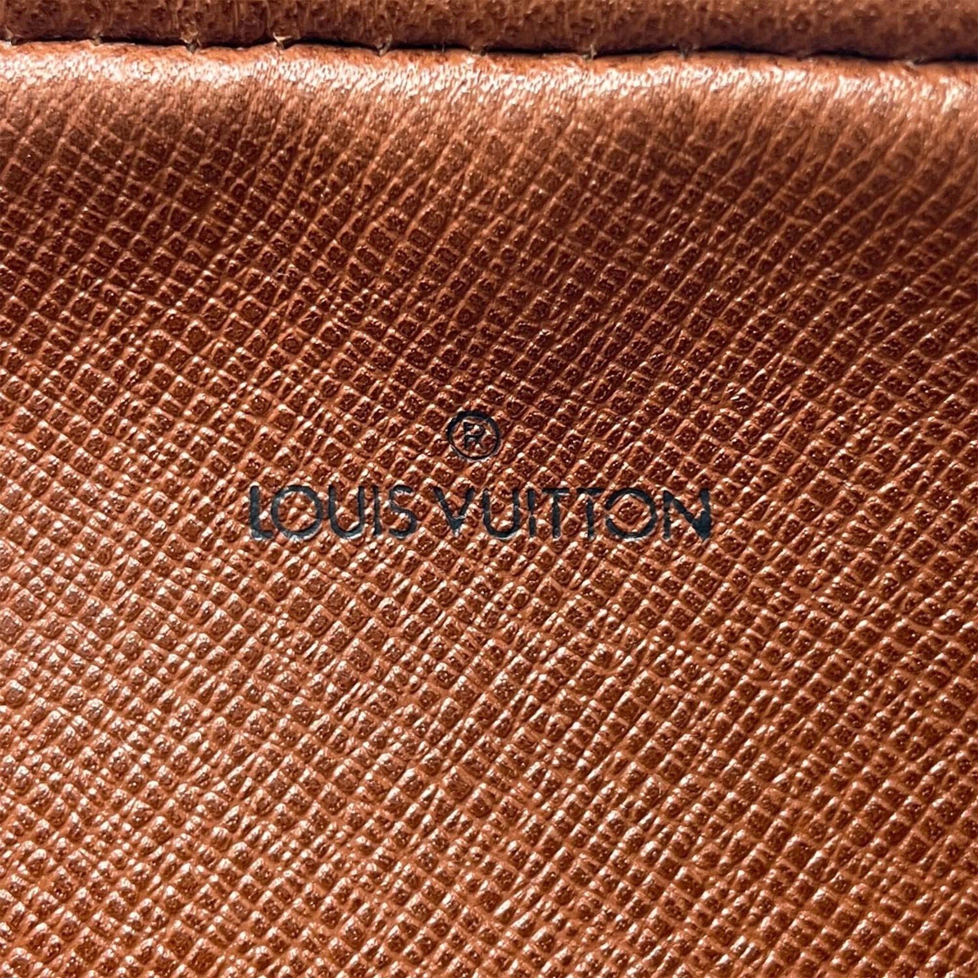 Louis Vuitton Brown Shoulder Bag (Pre-Owned)