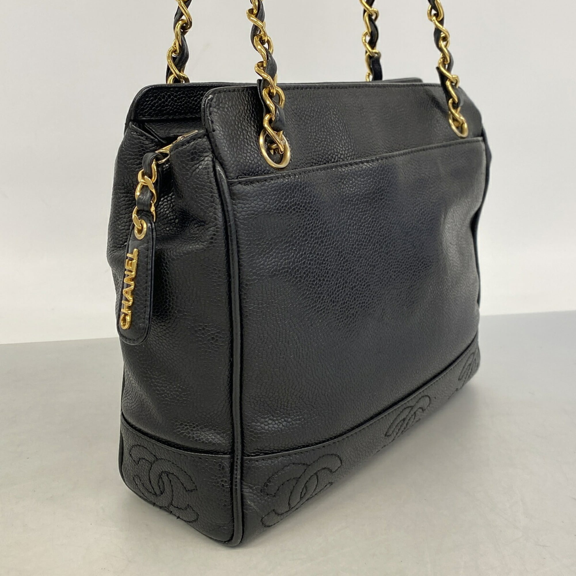 Chanel Black Grained Calfskin Shoulder Bag (Pre-Owned)