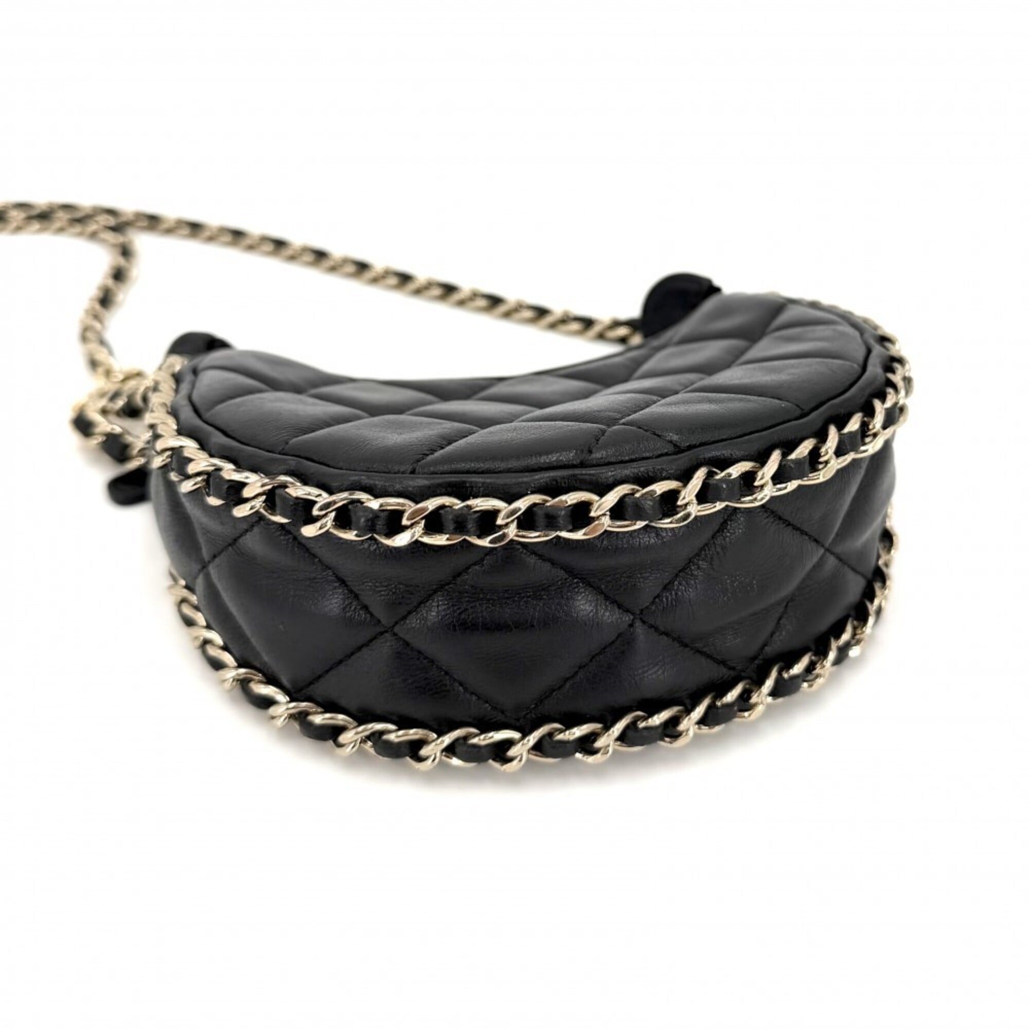 Chanel Black Leather Shoulder Bag (Pre-Owned)