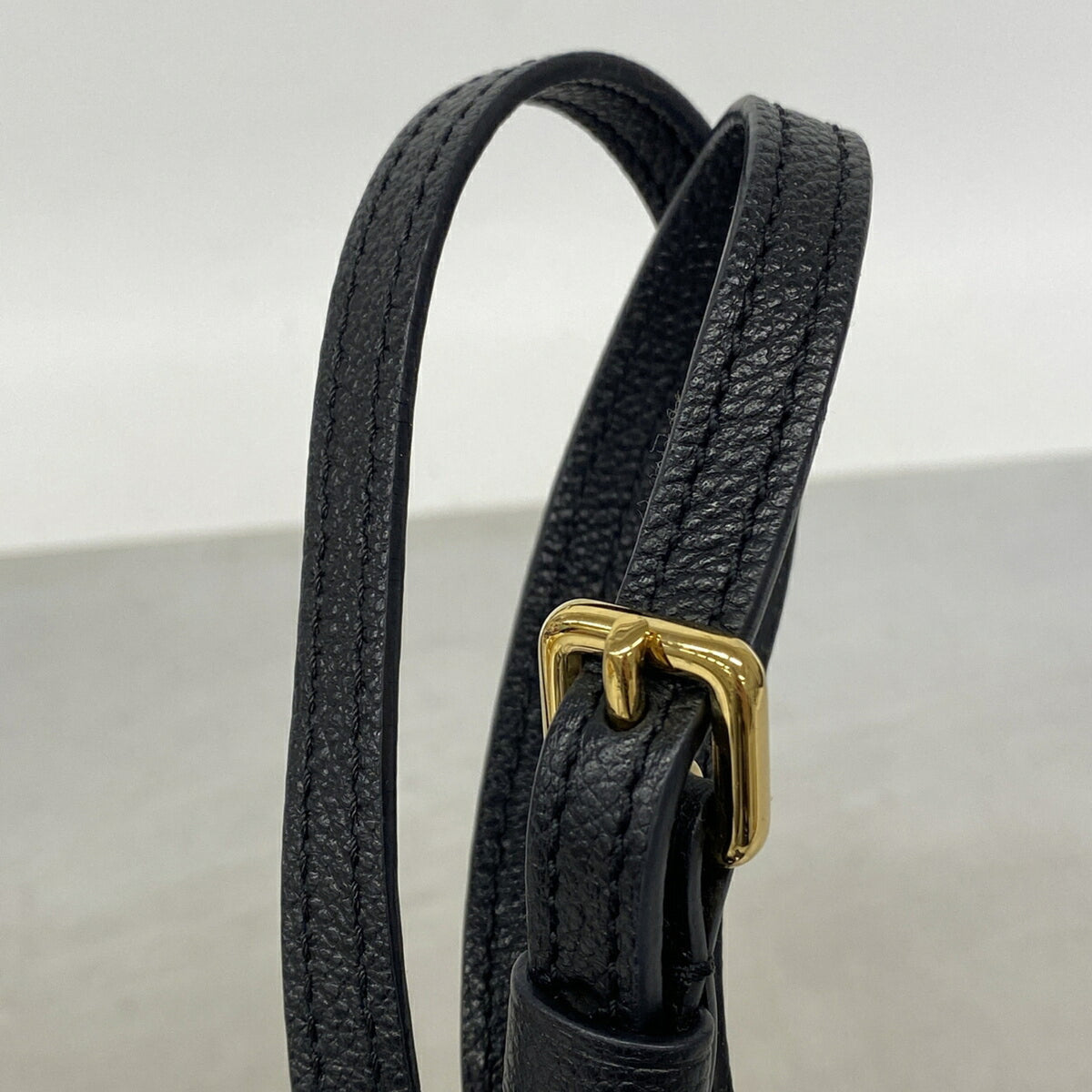 Louis Vuitton Noir Shoulder Bag (Pre-Owned)