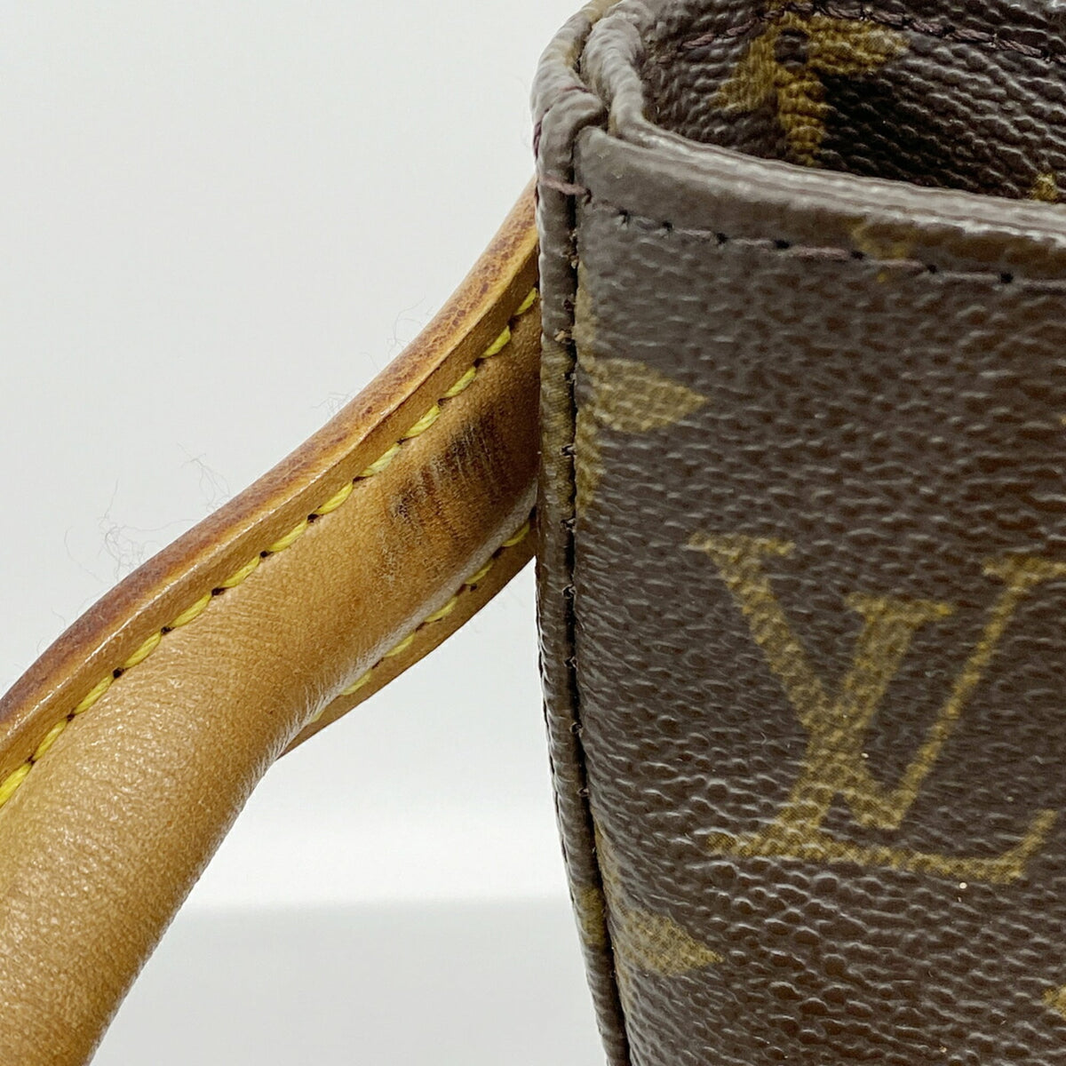 Louis Vuitton Brown Shoulder Bag (Pre-Owned)