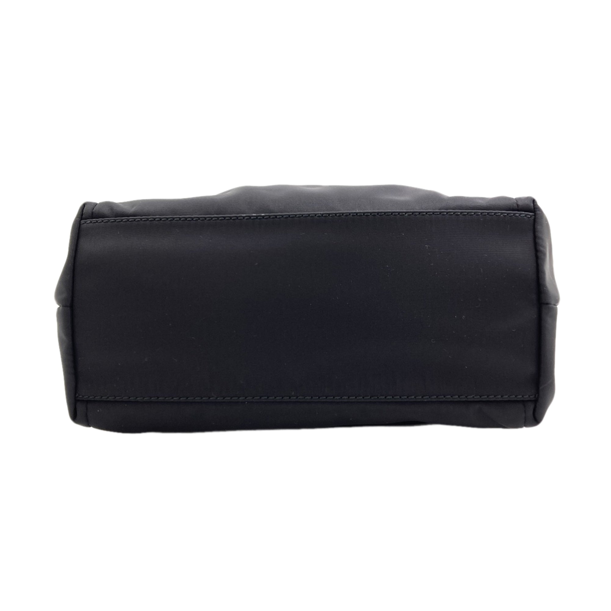 Salvatore Ferragamo Black Nylon Handbag (Pre-Owned)