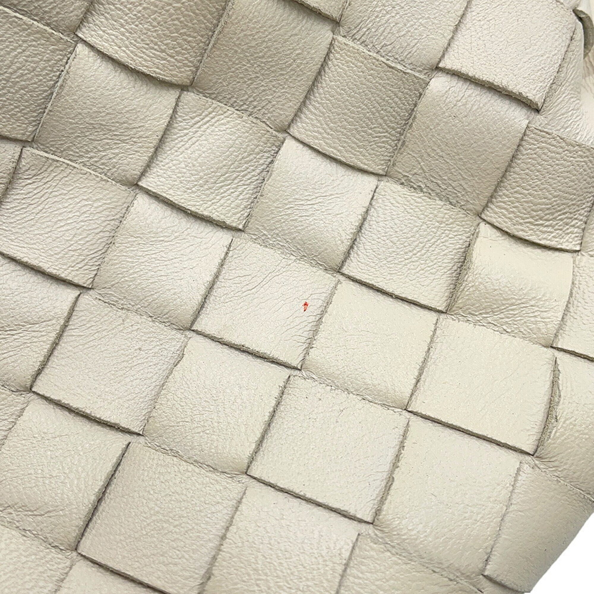 Bottega Veneta Intrecciato White Leather Handbag (Pre-Owned)