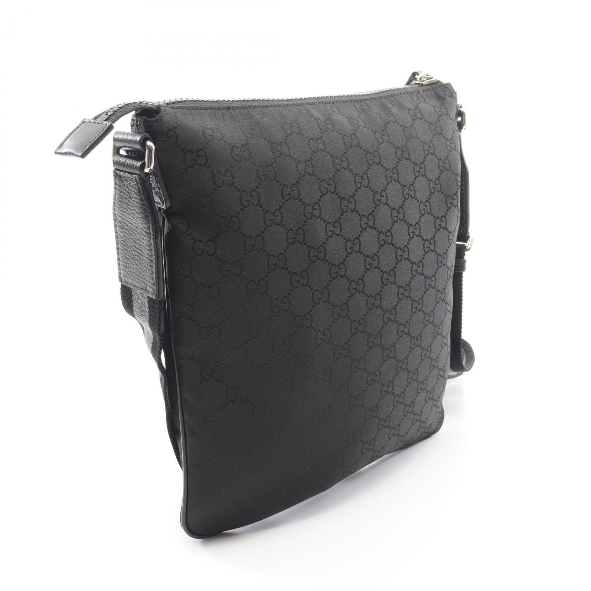 Gucci Black Nylon Leather Shoulder Bag (Pre-Owned)