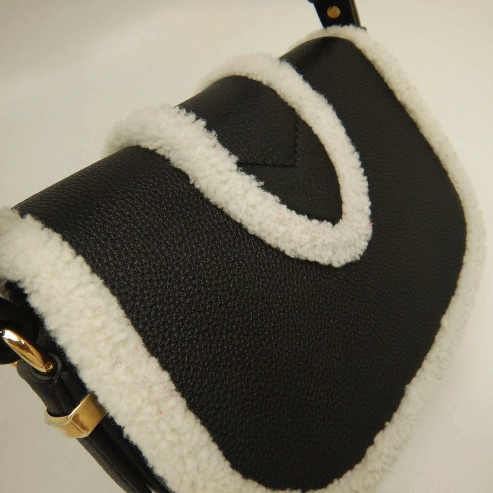 Louis Vuitton Noir White Wool Leather Shoulder Bag (Pre-Owned)