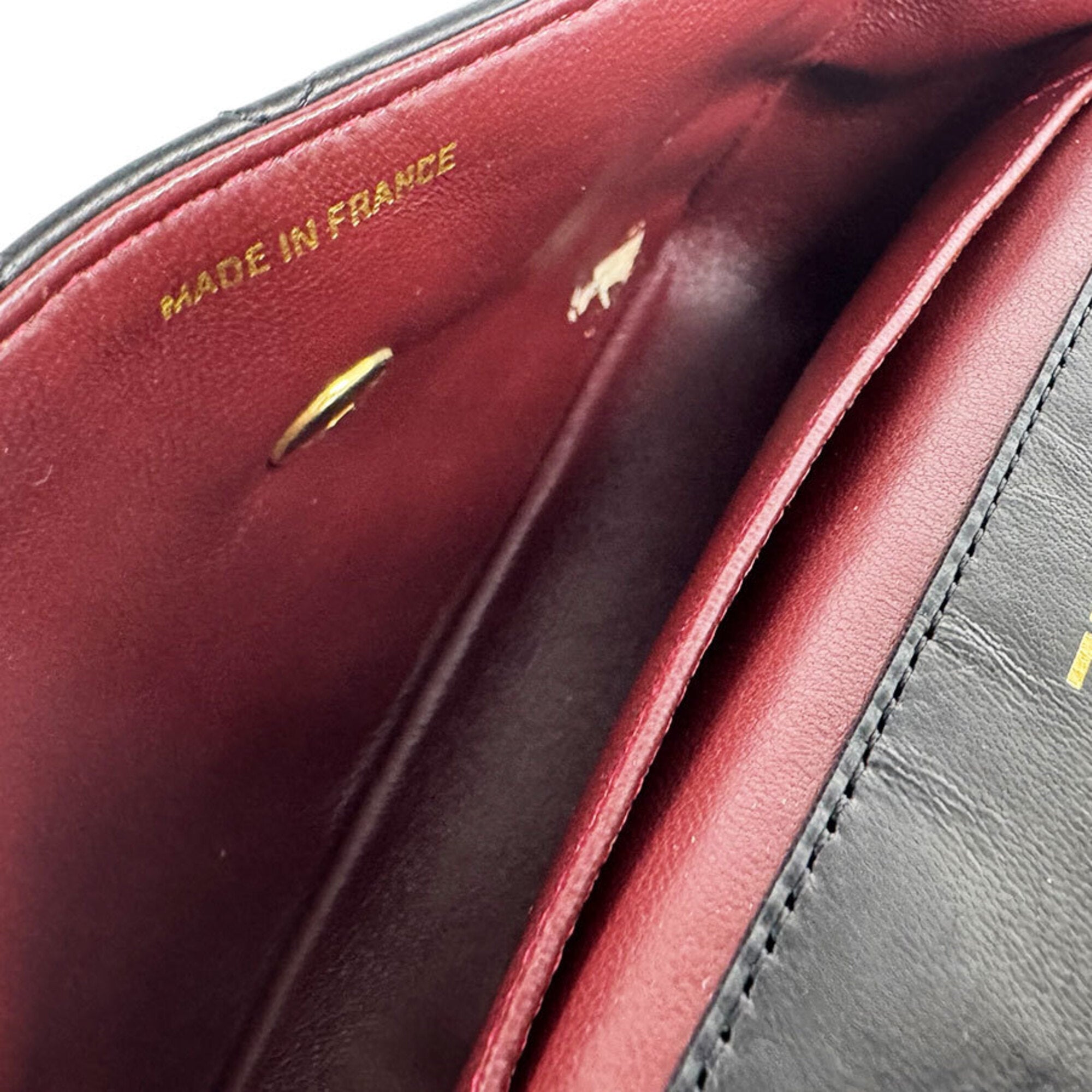 Chanel Black Leather Shoulder Bag (Pre-Owned)