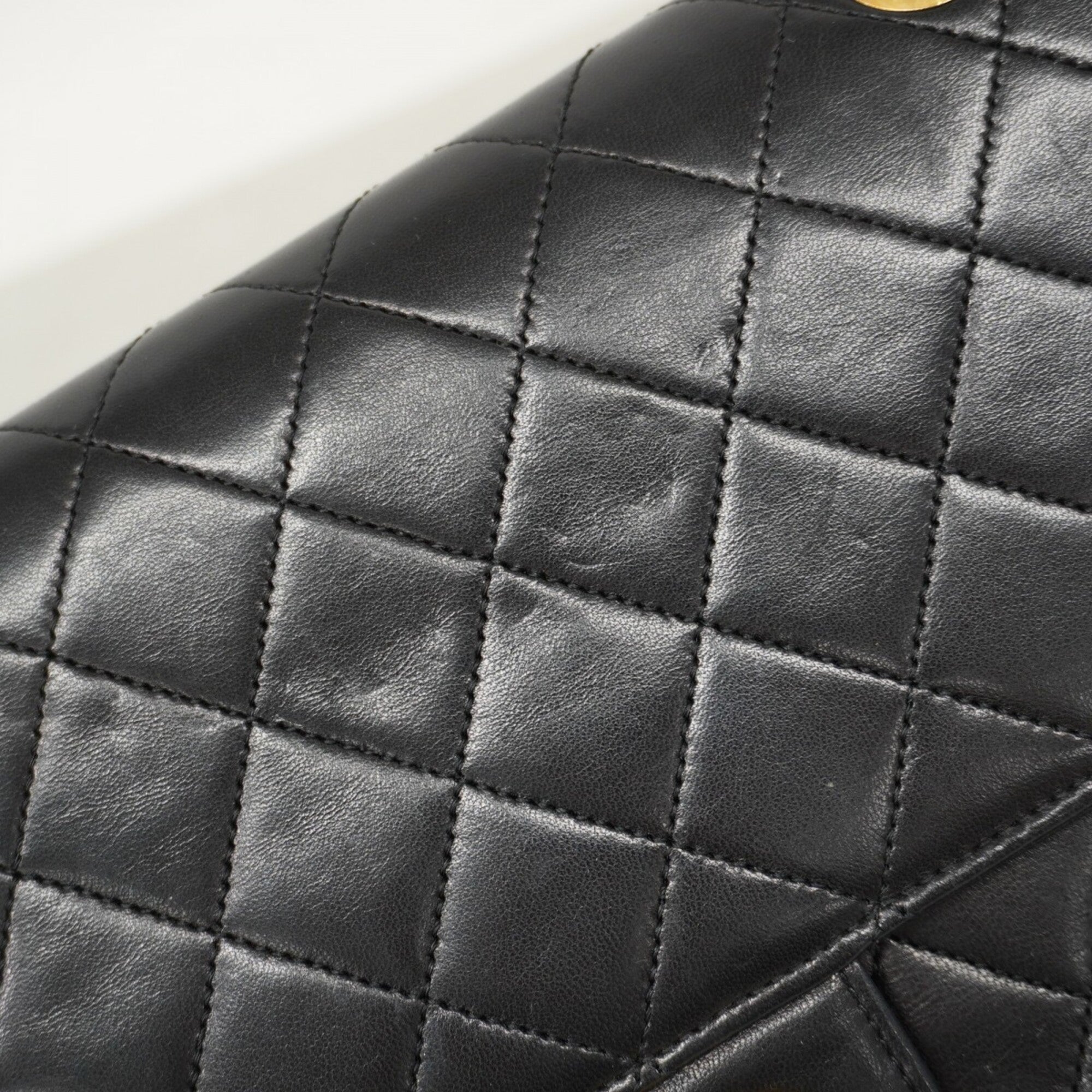 Chanel Black Leather Shoulder Bag (Pre-Owned)