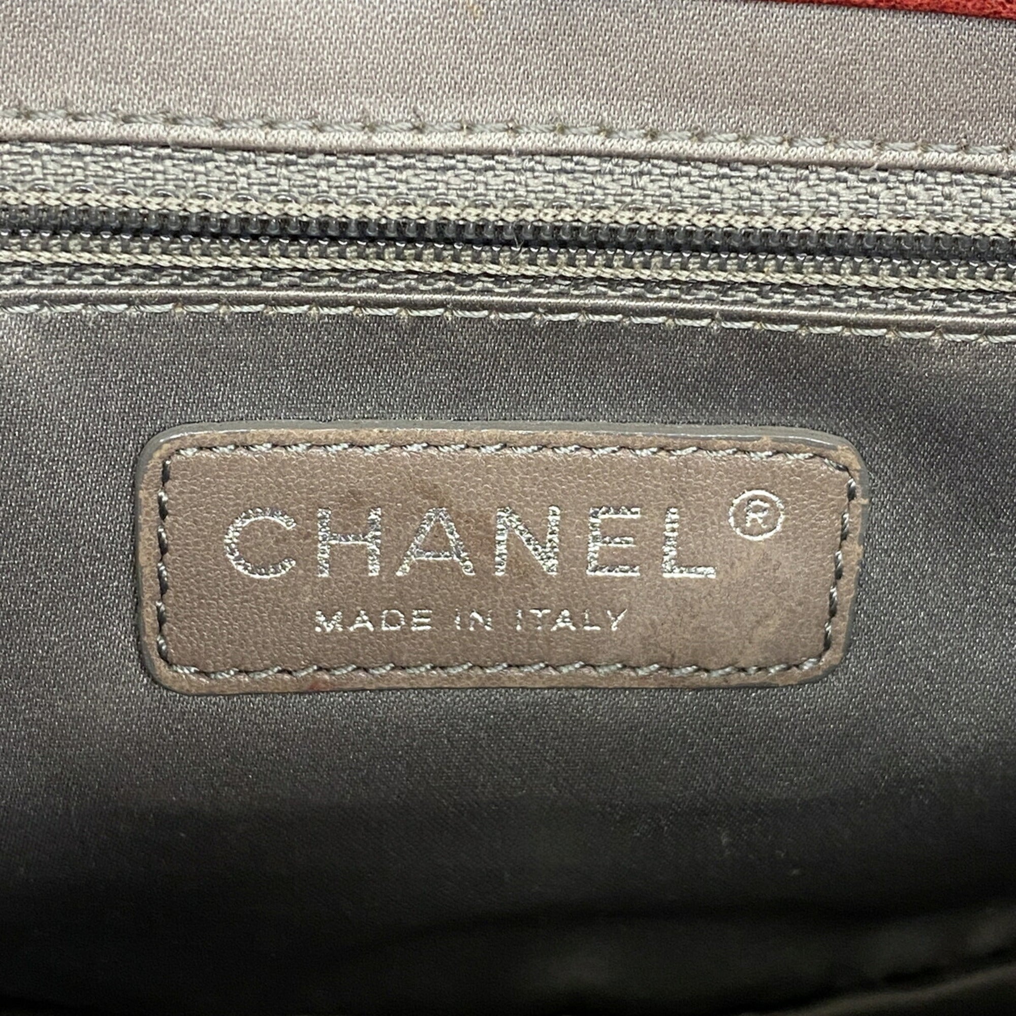 Chanel Red Color Leather Shoulder Bag (Pre-Owned)