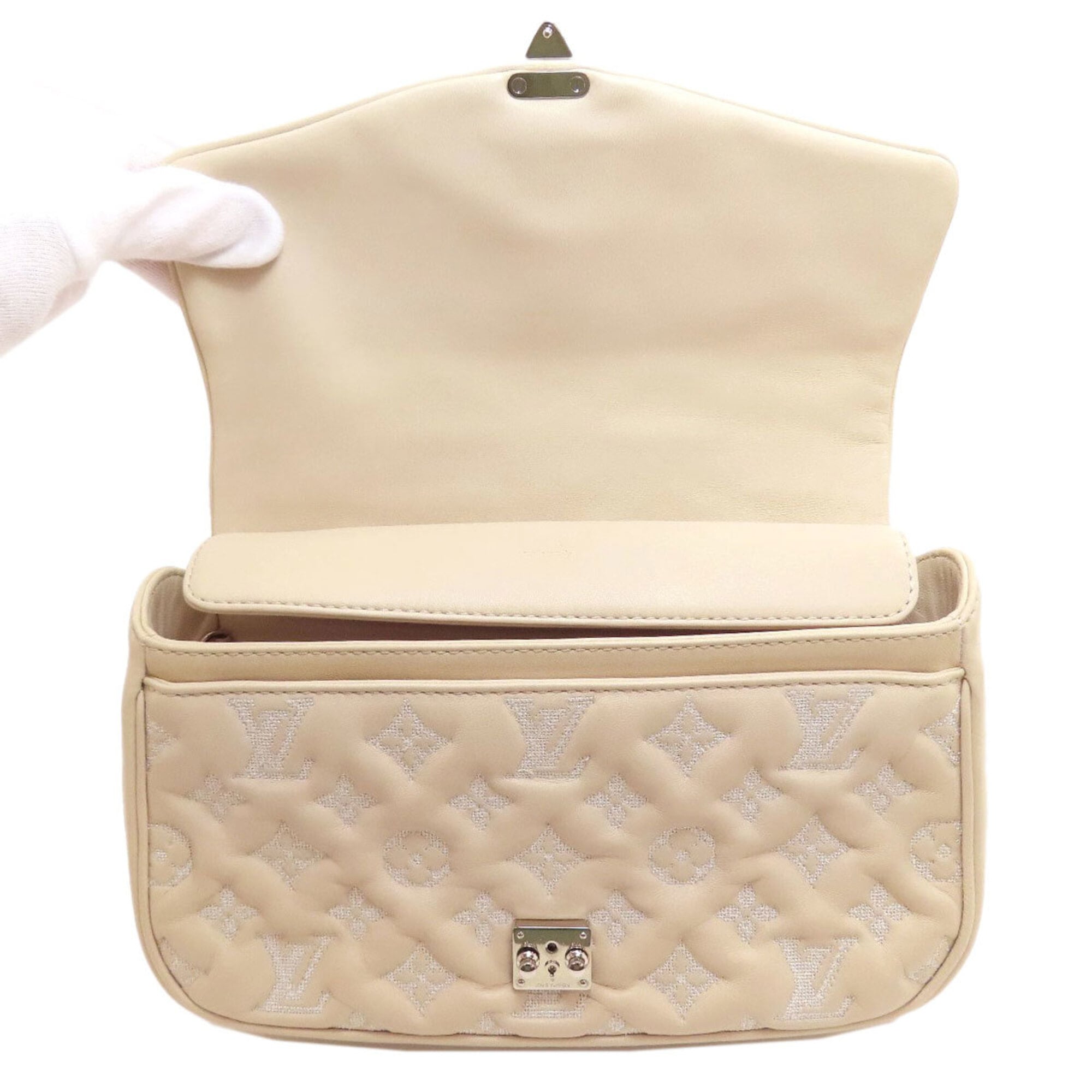 Louis Vuitton Lv Off White Leather Pochette Shoulder Bag (Pre-Owned)