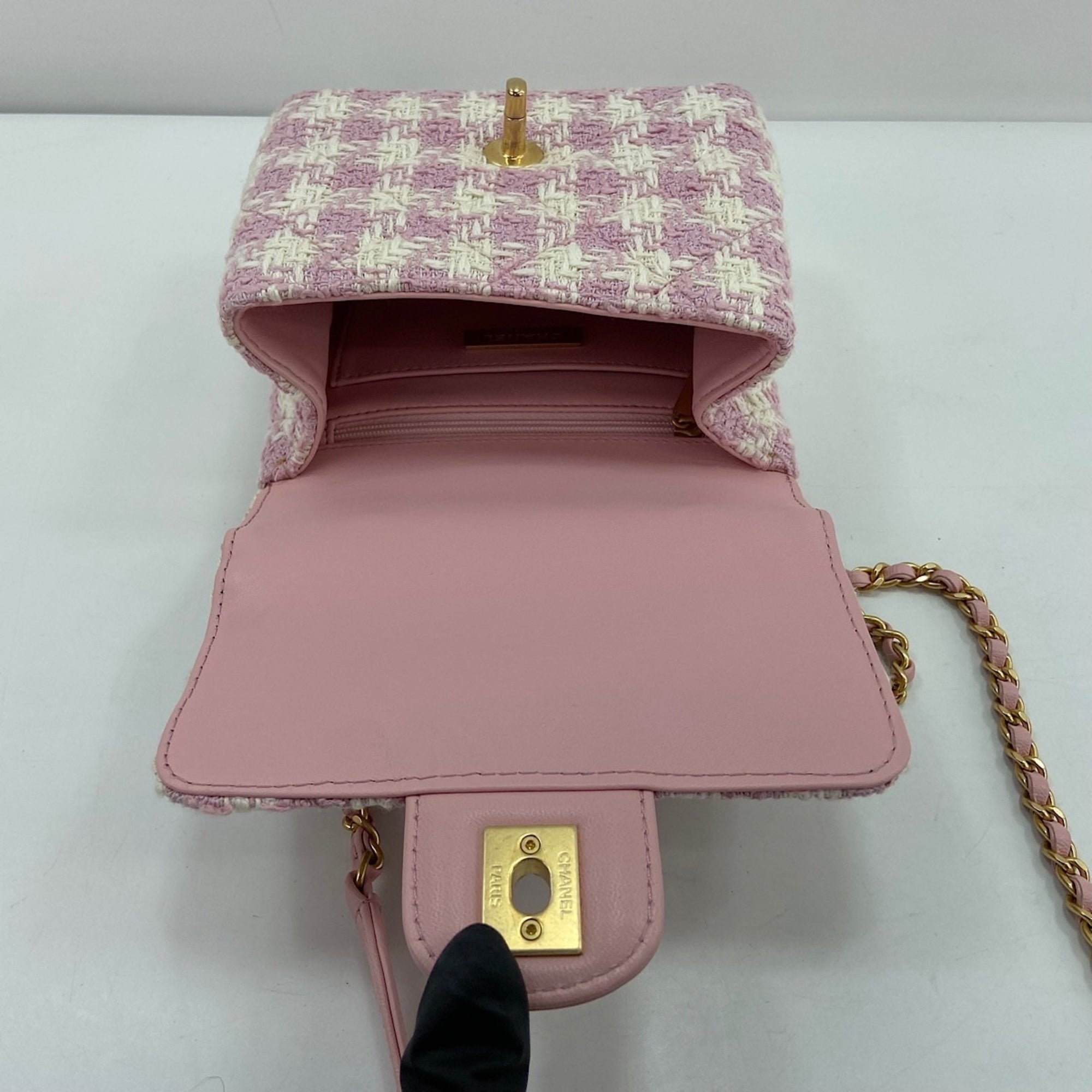 Chanel Pink Tweed Shoulder Bag (Pre-Owned)