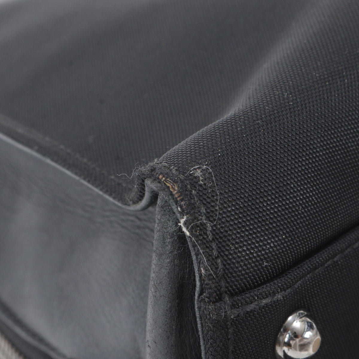 Gucci Black Leather Nylon Handbag (Pre-Owned)