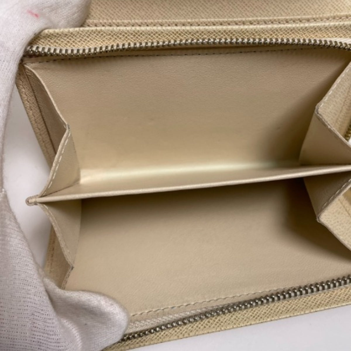 Louis Vuitton Wallet (Bi-Fold) (Pre-Owned)