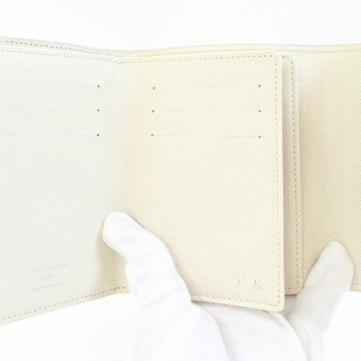 Louis Vuitton Ivory Lv Off White Wallet (Tri-Fold) (Pre-Owned)