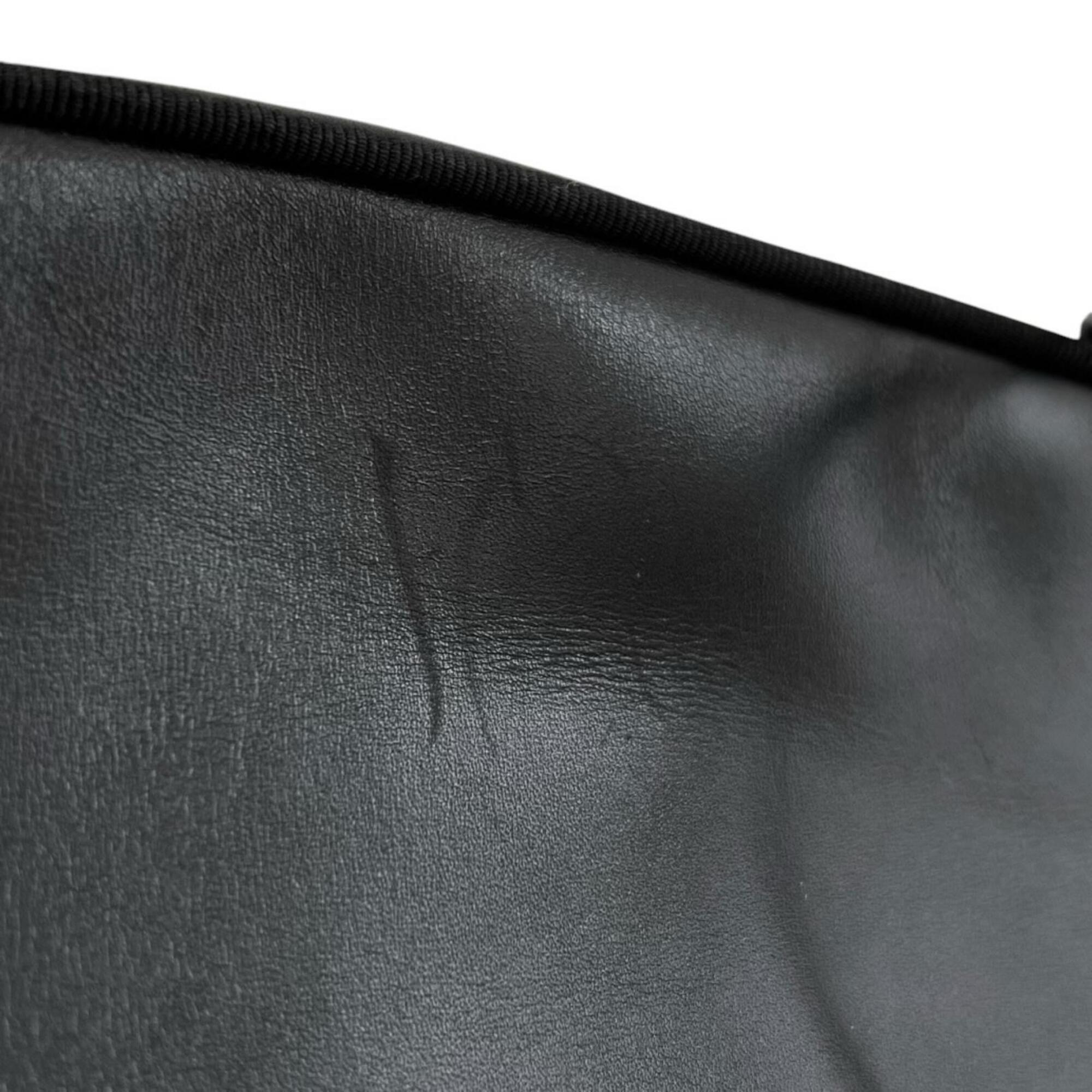 Salvatore Ferragamo Black Leather Shoulder Bag (Pre-Owned)