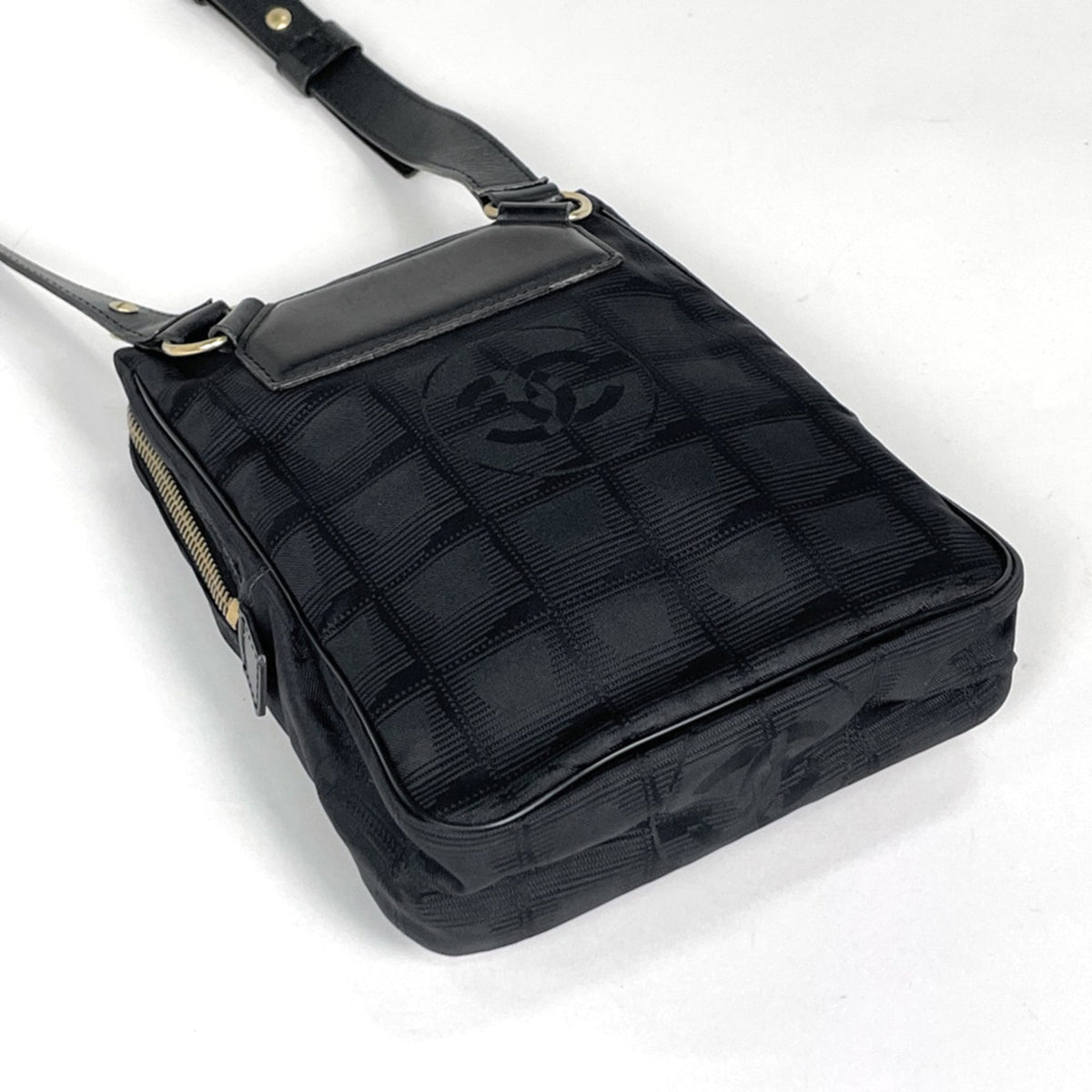 Chanel New Travel Line Black Jacquard Nylon Leather Shoulder Bag (Pre-Owned)