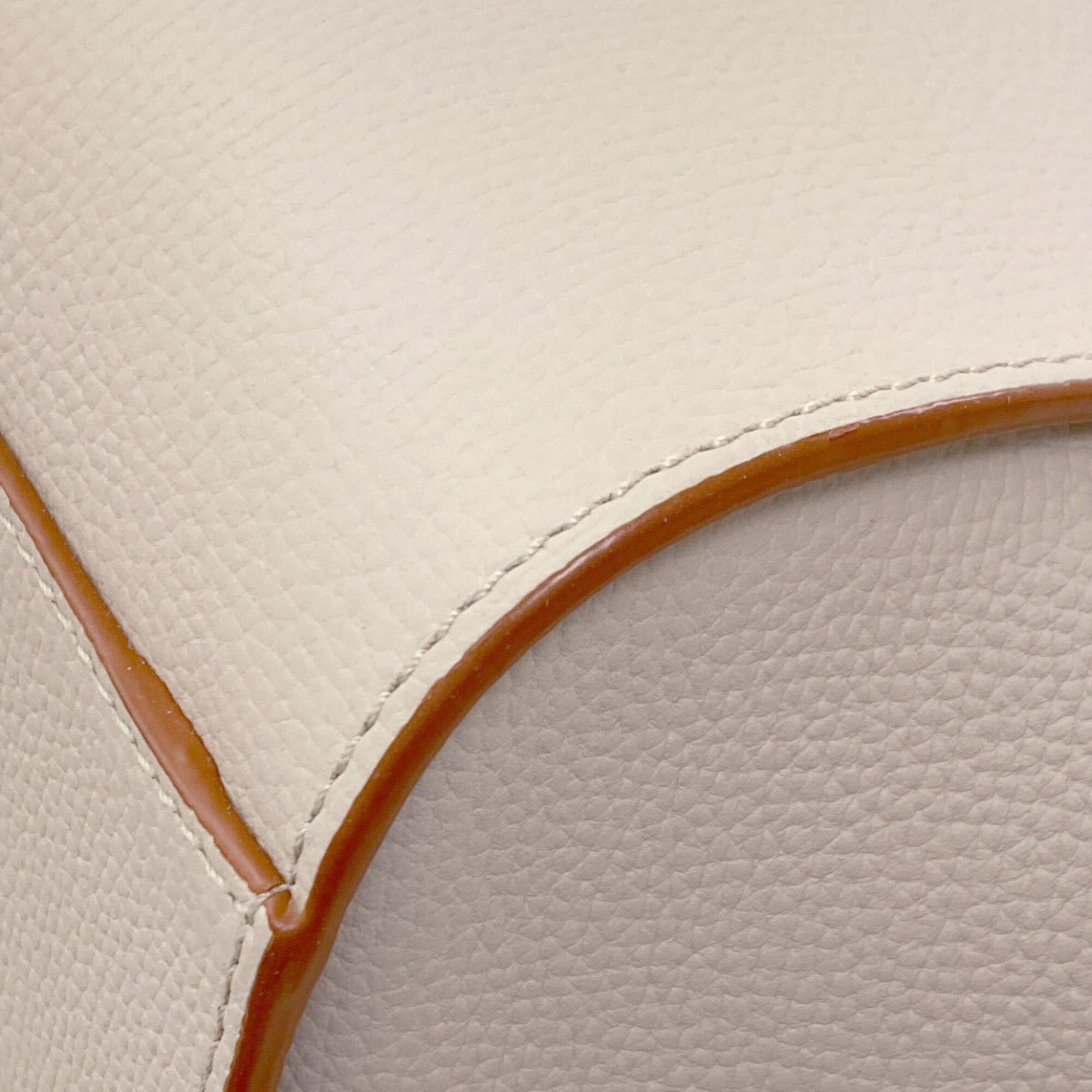 Loewe Beige Leather Handbag (Pre-Owned)