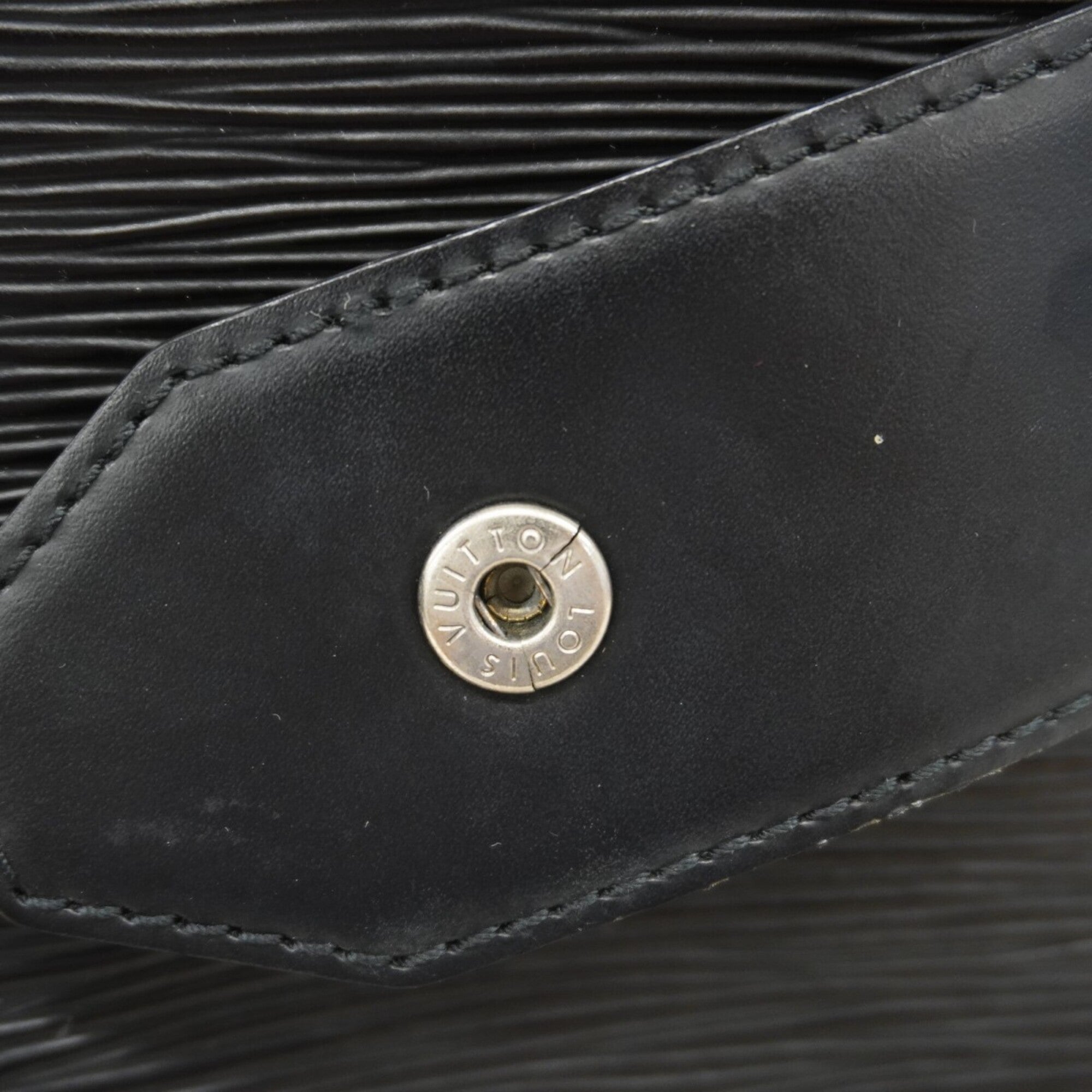 Louis Vuitton Noir Shoulder Bag (Pre-Owned)