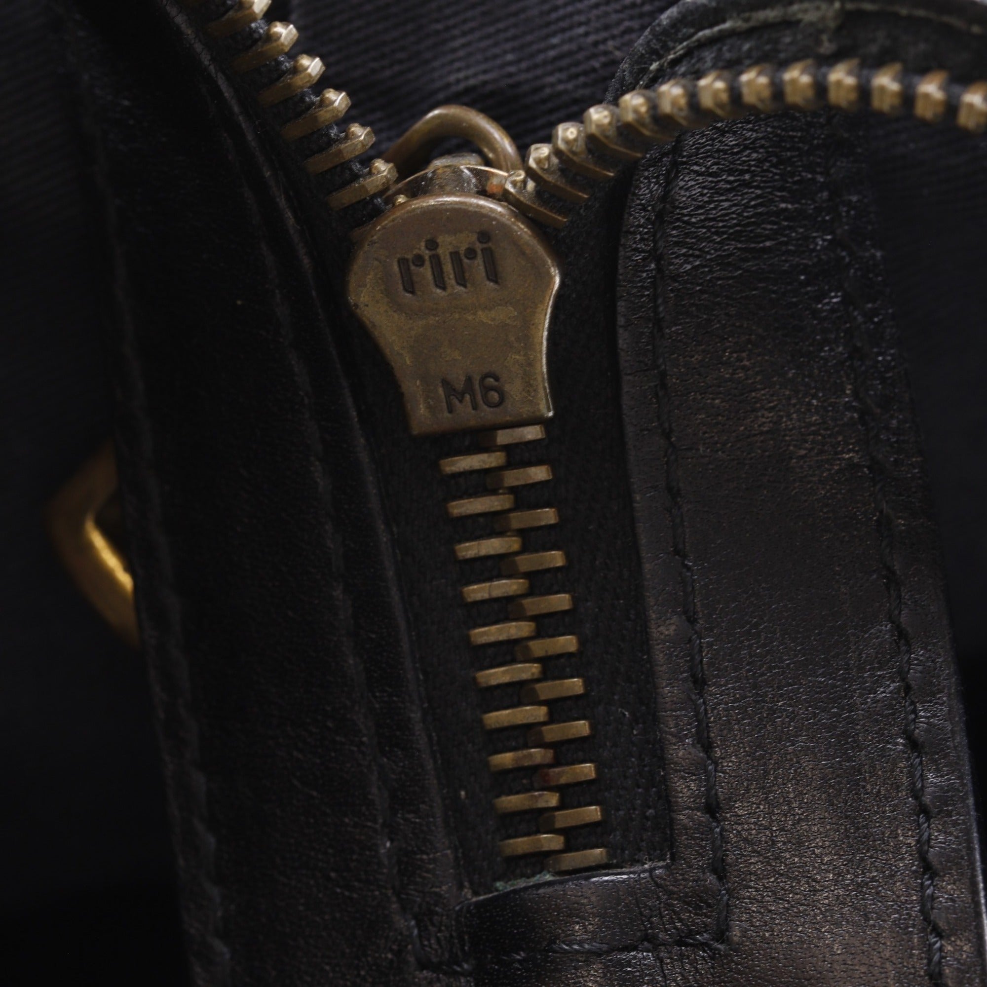 Bally Black Yellow Leather Shoulder Bag (Pre-Owned)