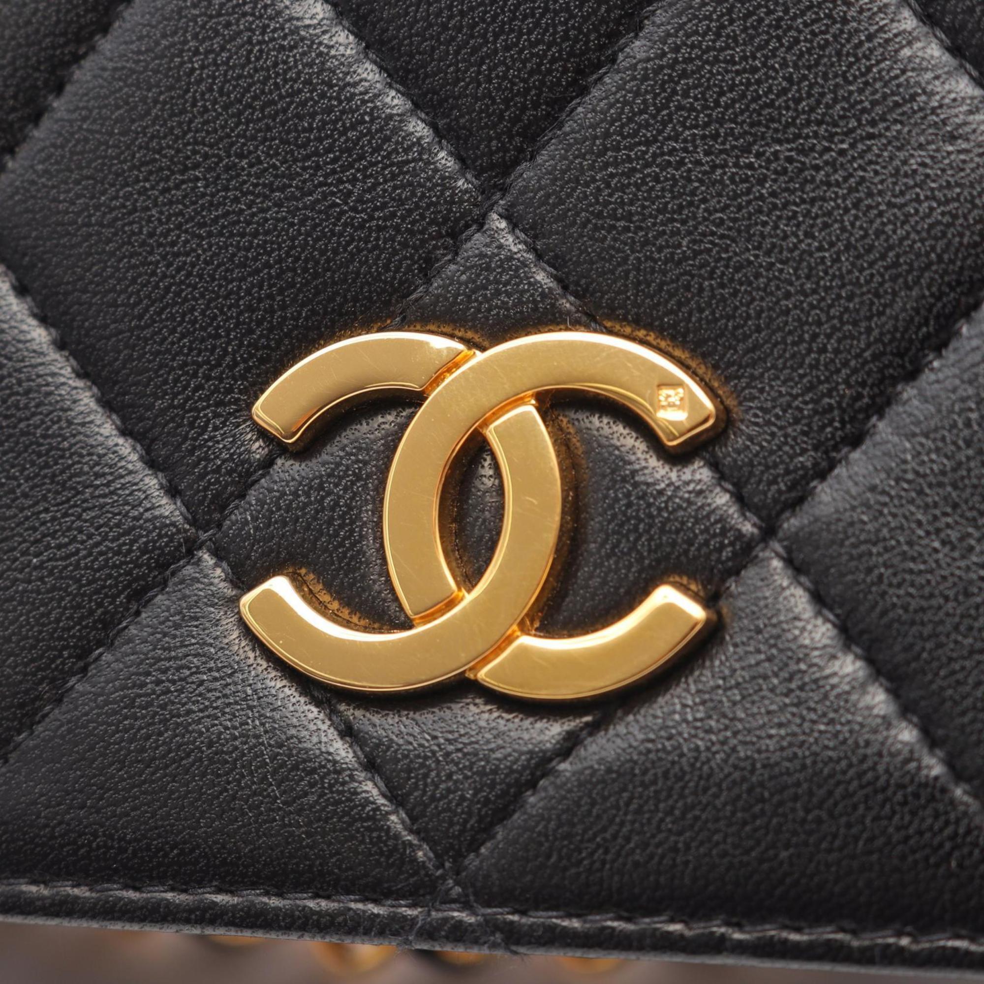 Chanel Black Leather Shoulder Bag (Pre-Owned)