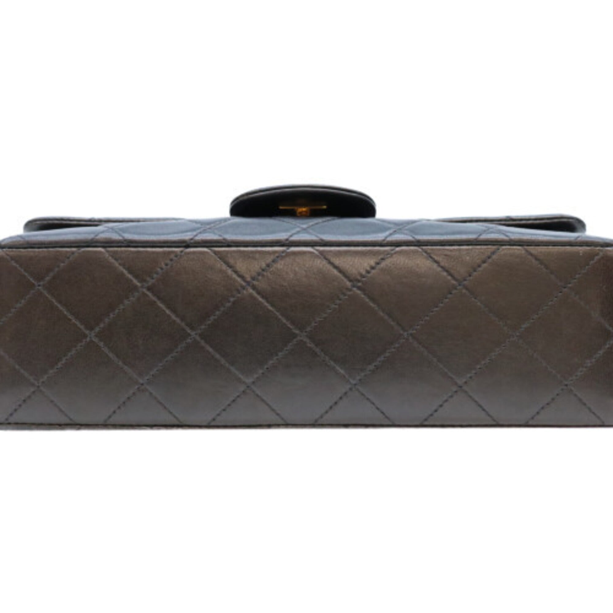 Chanel Black Leather Shoulder Bag (Pre-Owned)