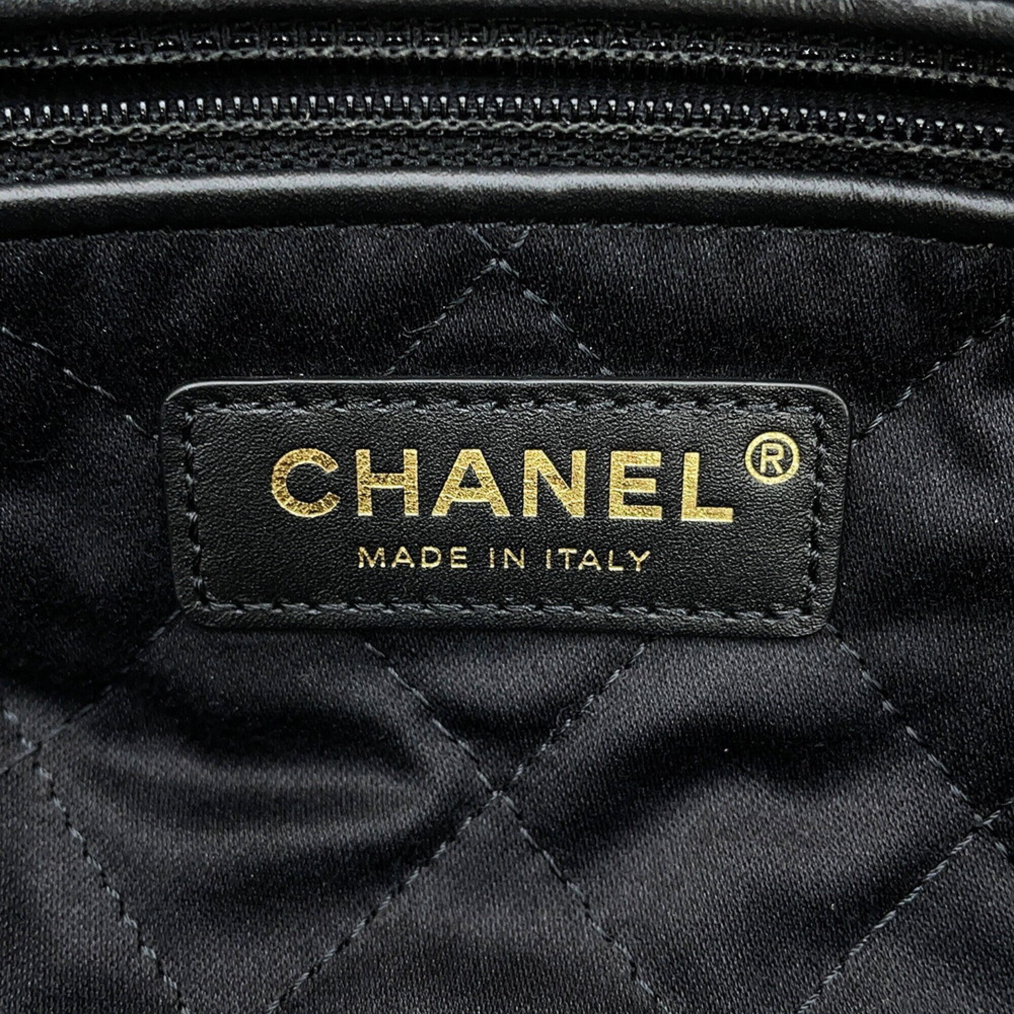 Chanel Black Leather Handbag (Pre-Owned)