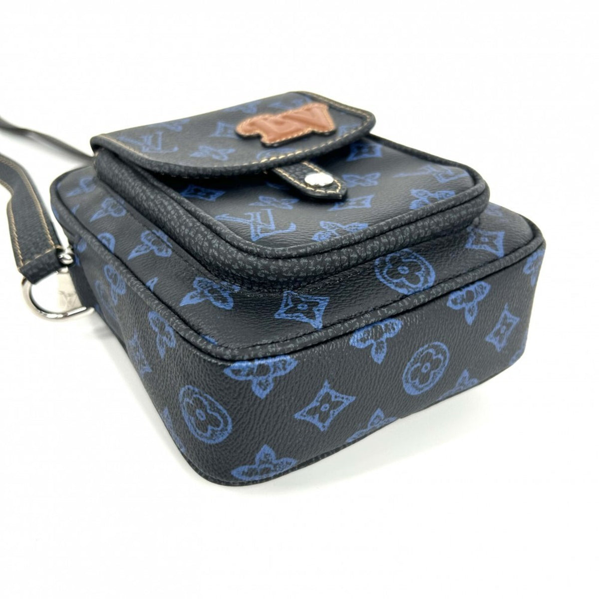 Louis Vuitton Navy Monogram Pochette Shoulder Bag (Pre-Owned)