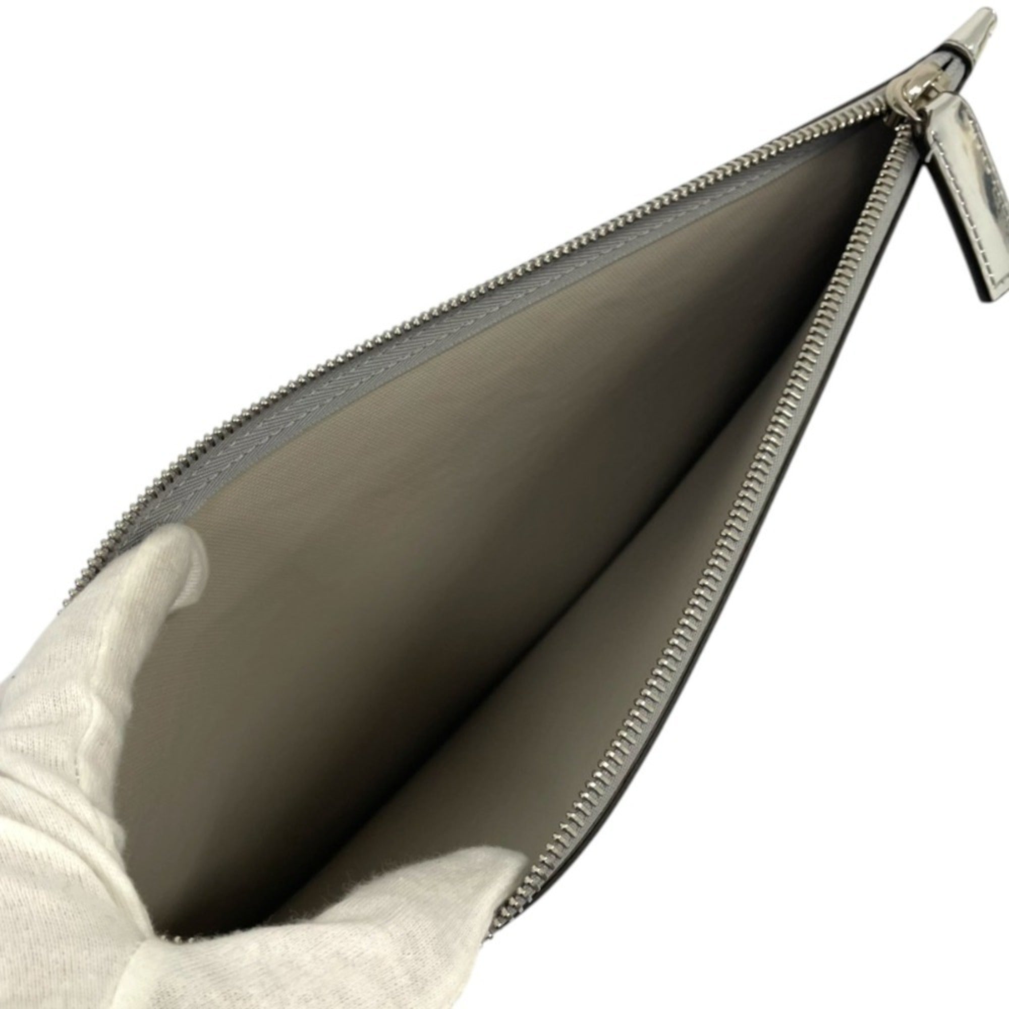 Gucci Silver Clutch Bag (Pre-Owned)