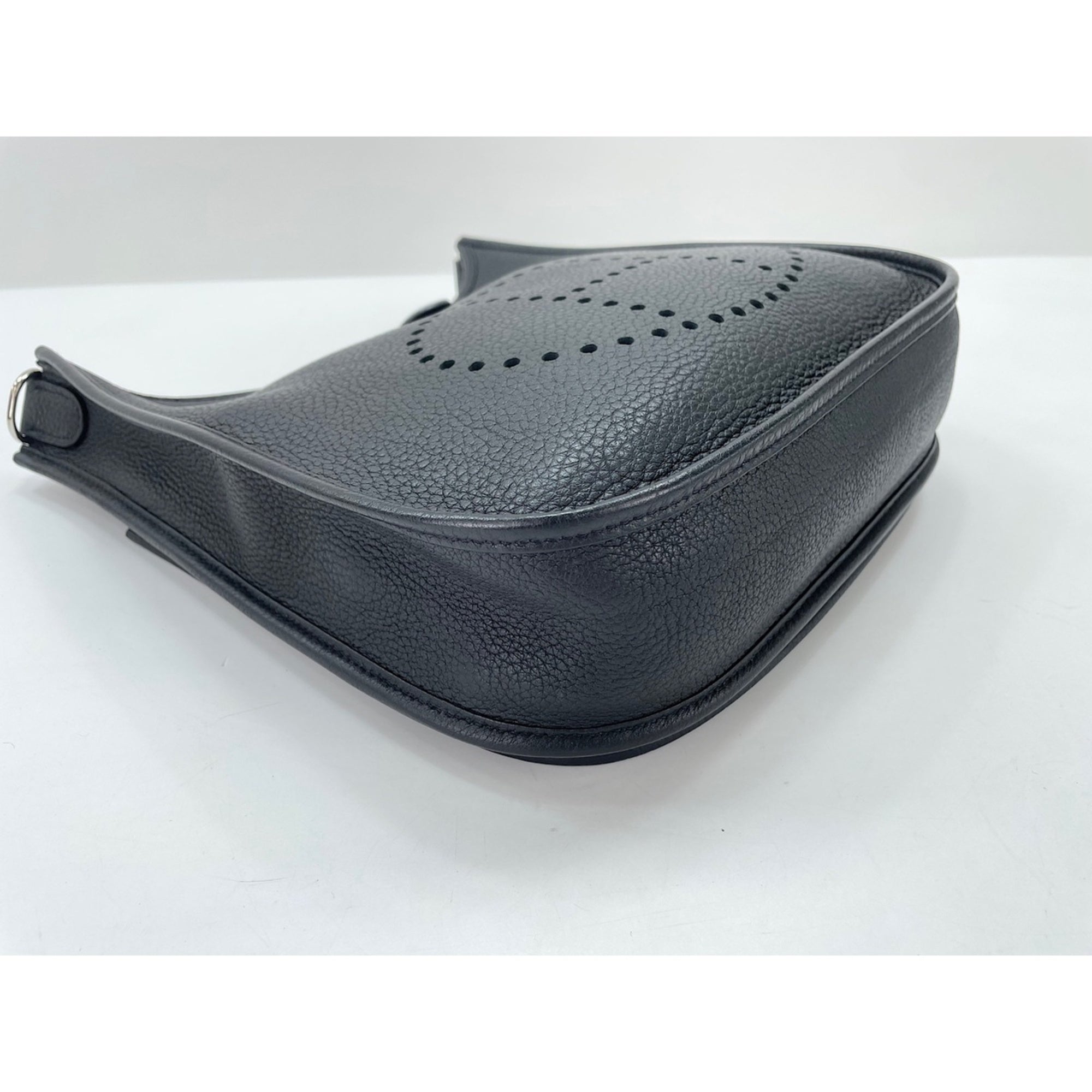 Hermes Black Shoulder Bag (Pre-Owned)
