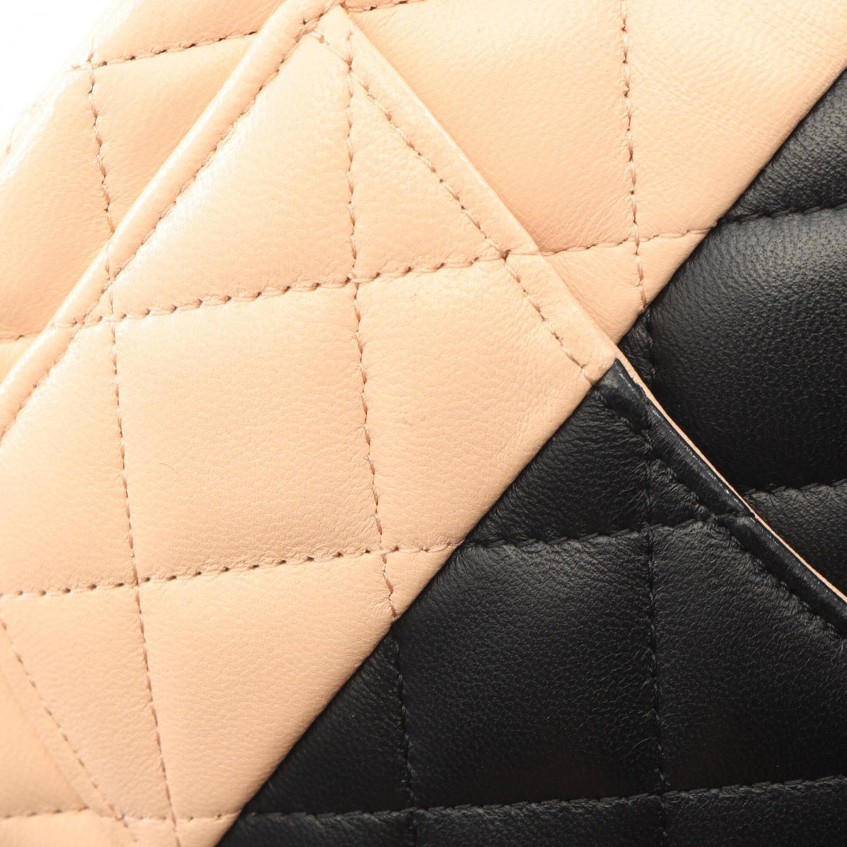 Chanel Black Pink Leather Handbag Shoulder Bag (Pre-Owned)