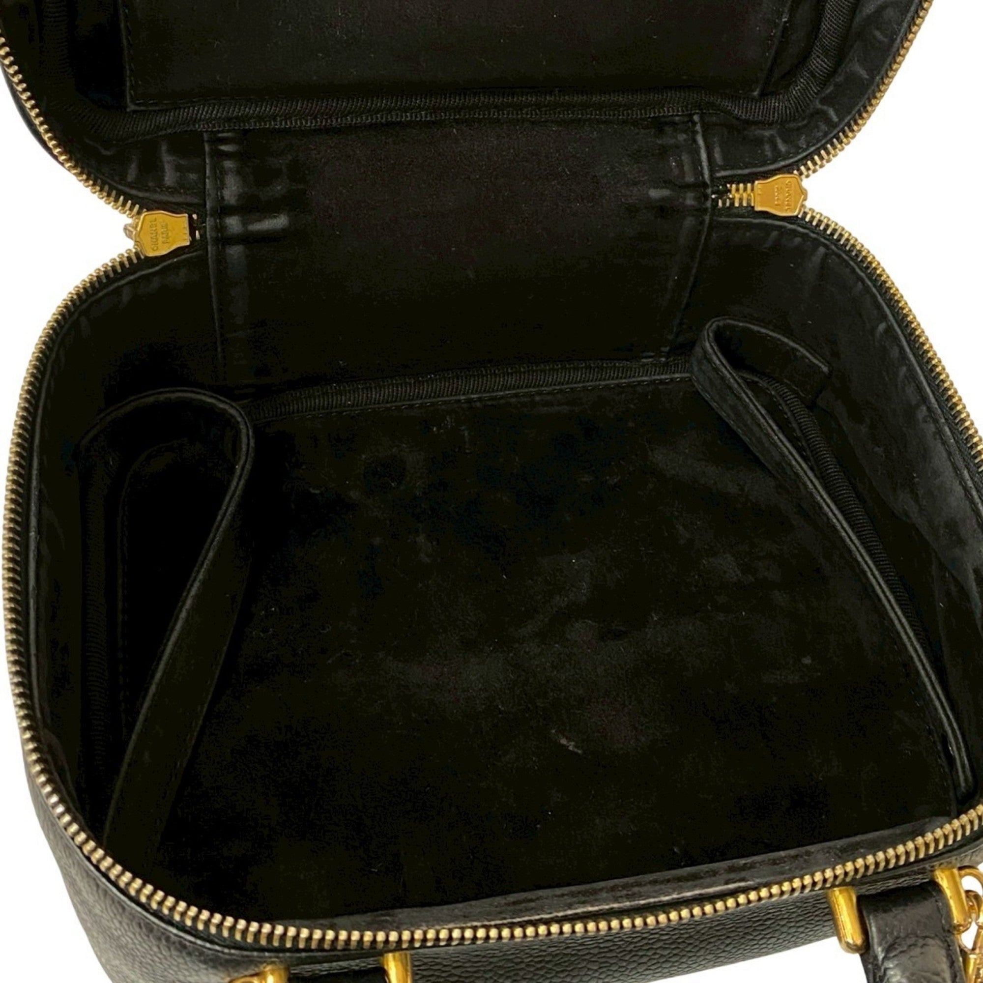 Chanel Black Grained Calfskin Handbag Shoulder Bag (Pre-Owned)
