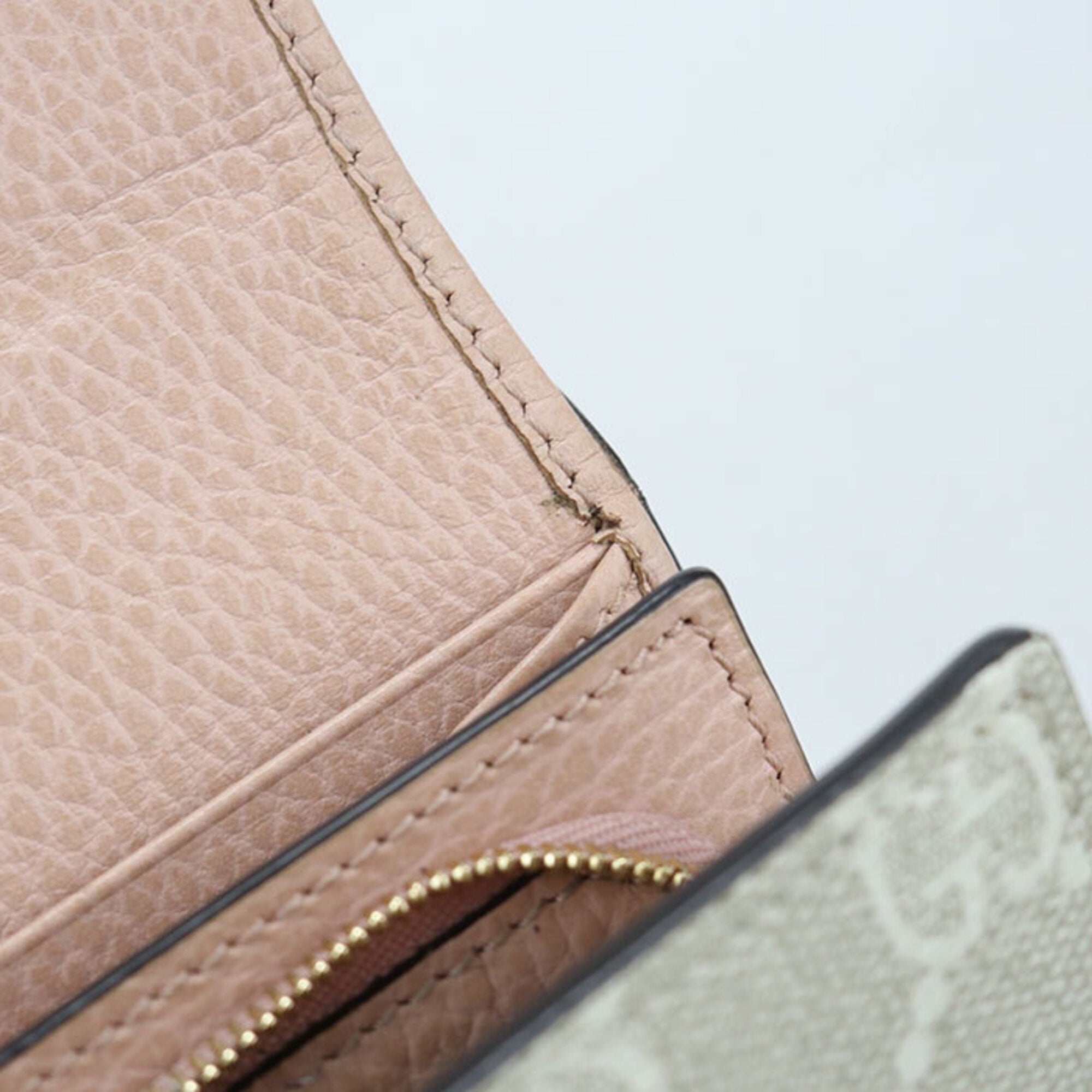 Gucci Pink Gg Supreme Wallet (Bi-Fold) (Pre-Owned)