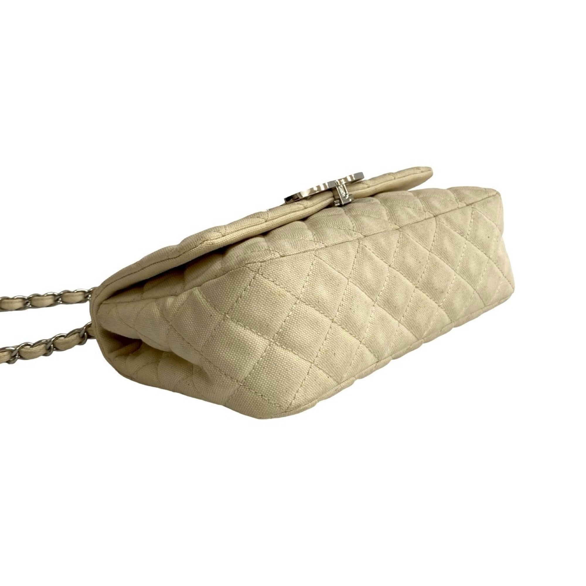 Chanel White Canvas Shoulder Bag (Pre-Owned)